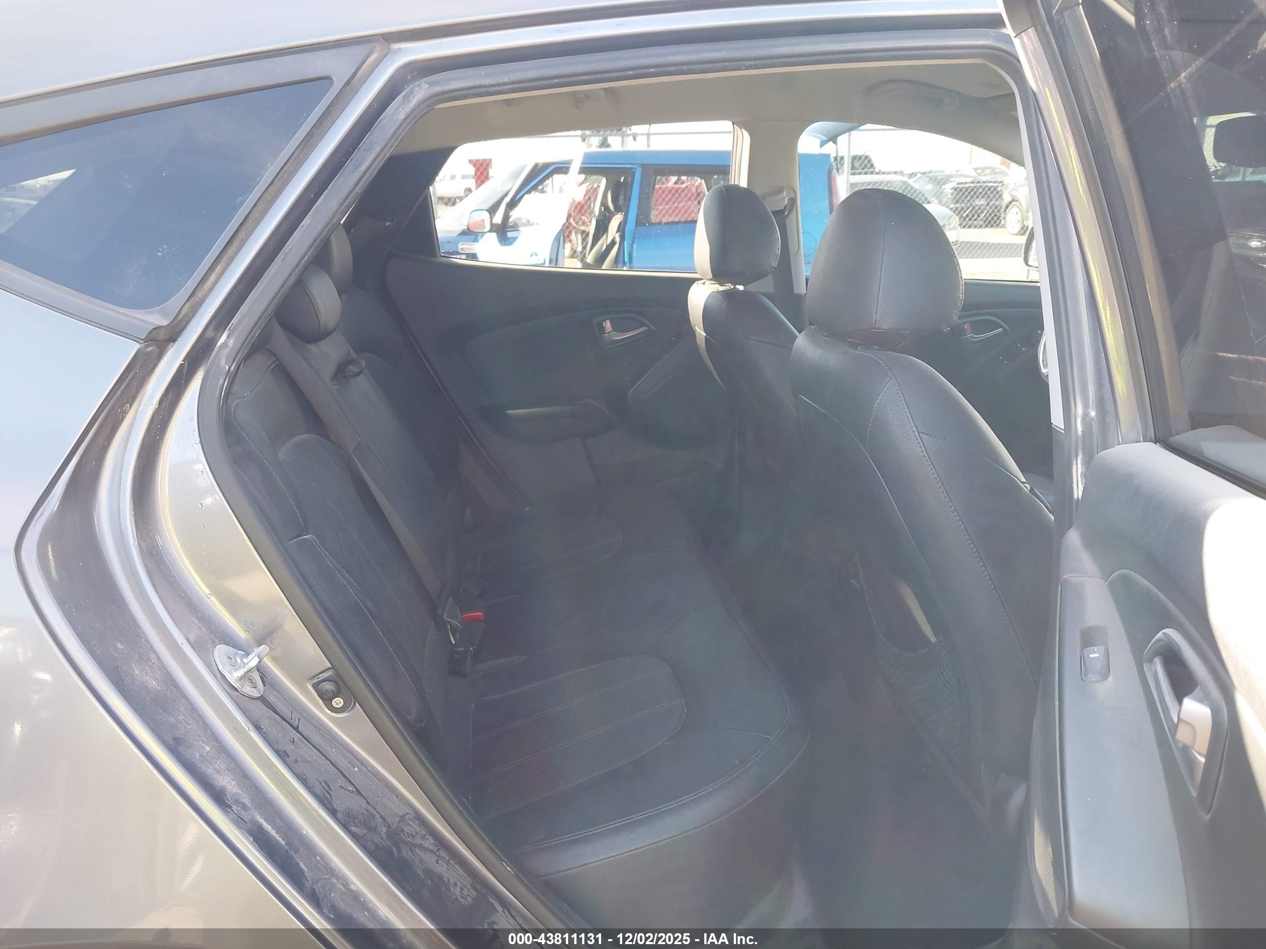 HYUNDAI TUCSON image 8