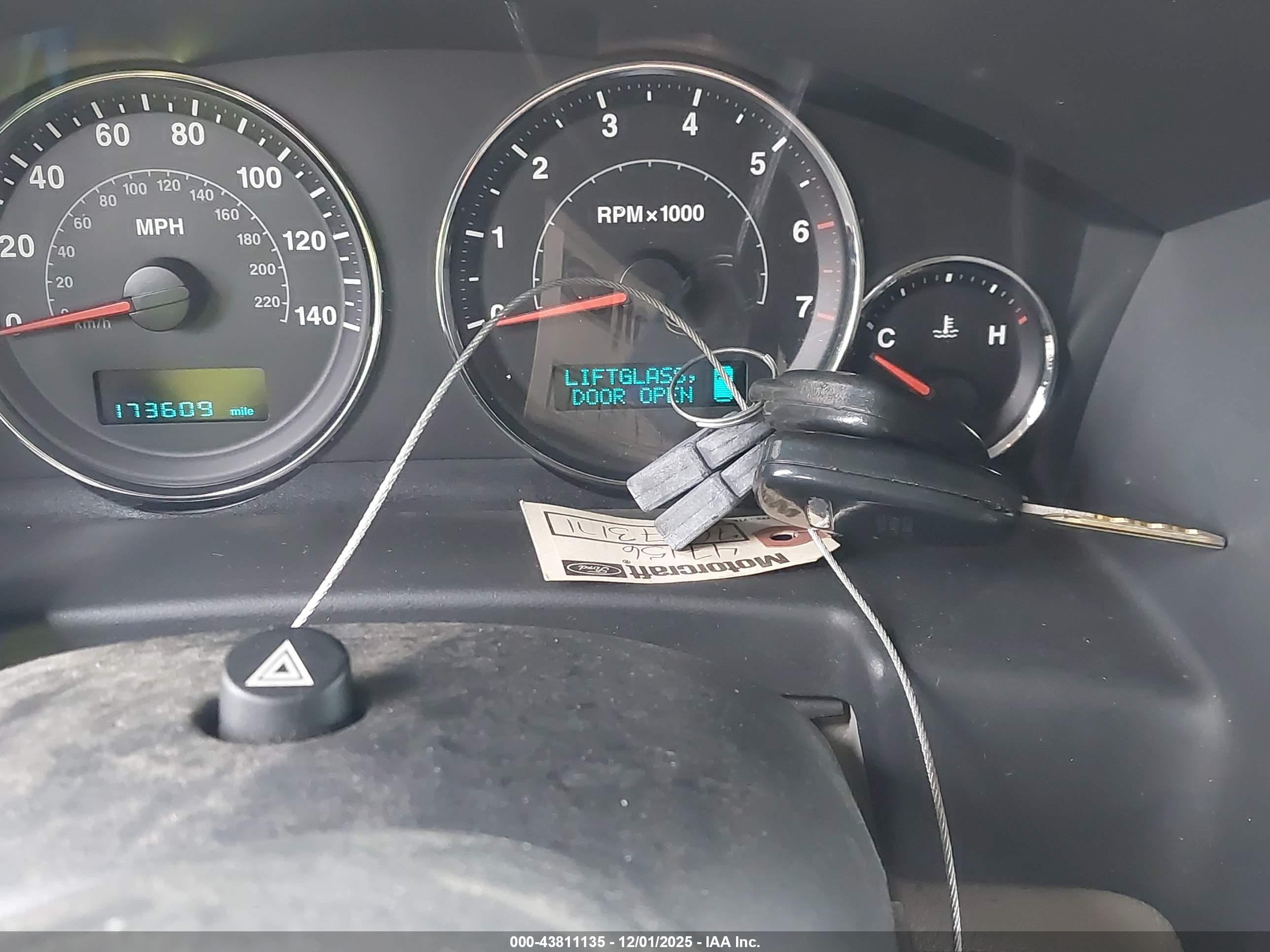 JEEP COMMANDER image 11