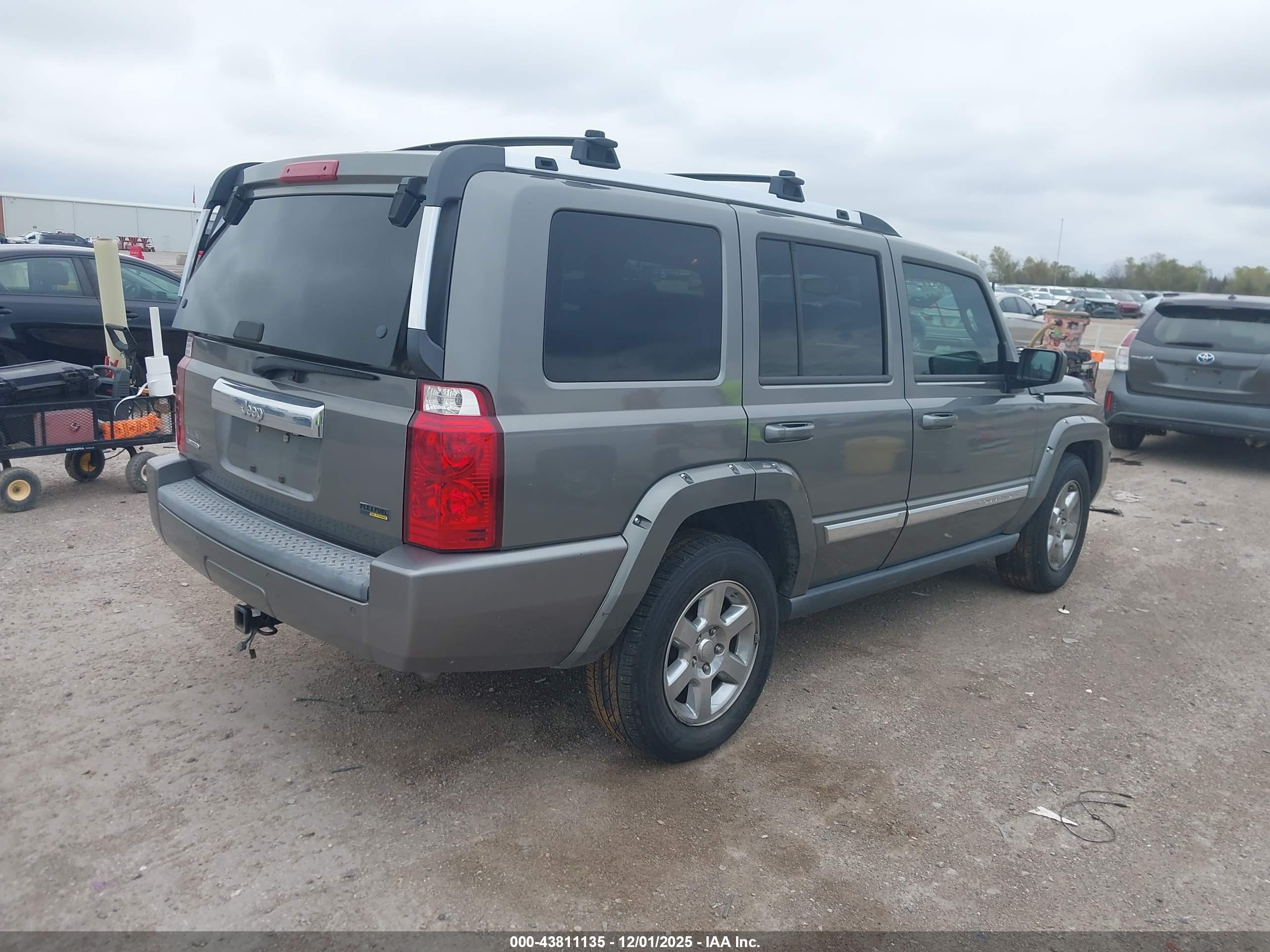 JEEP COMMANDER image 4
