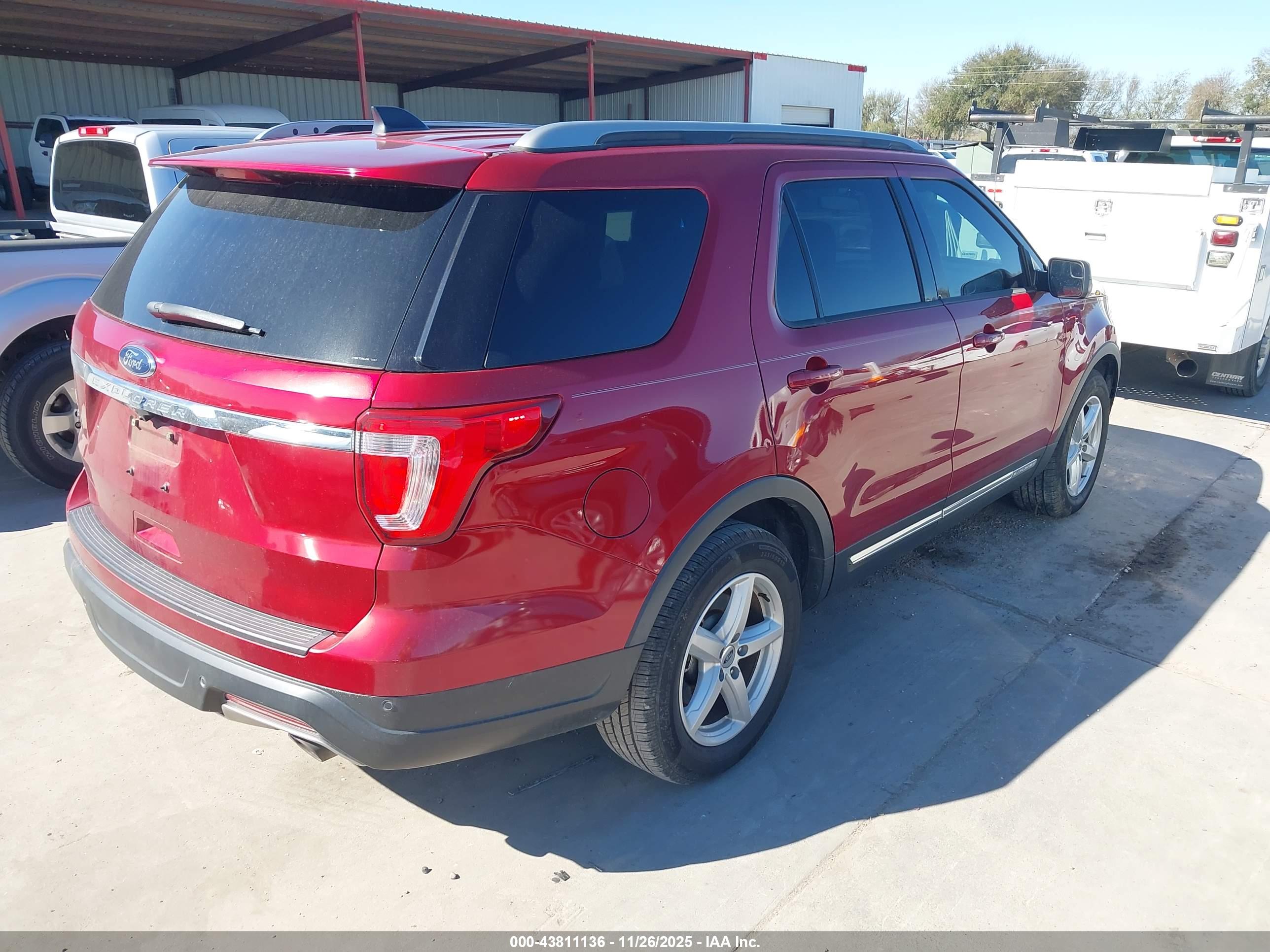 FORD EXPLORER image 4