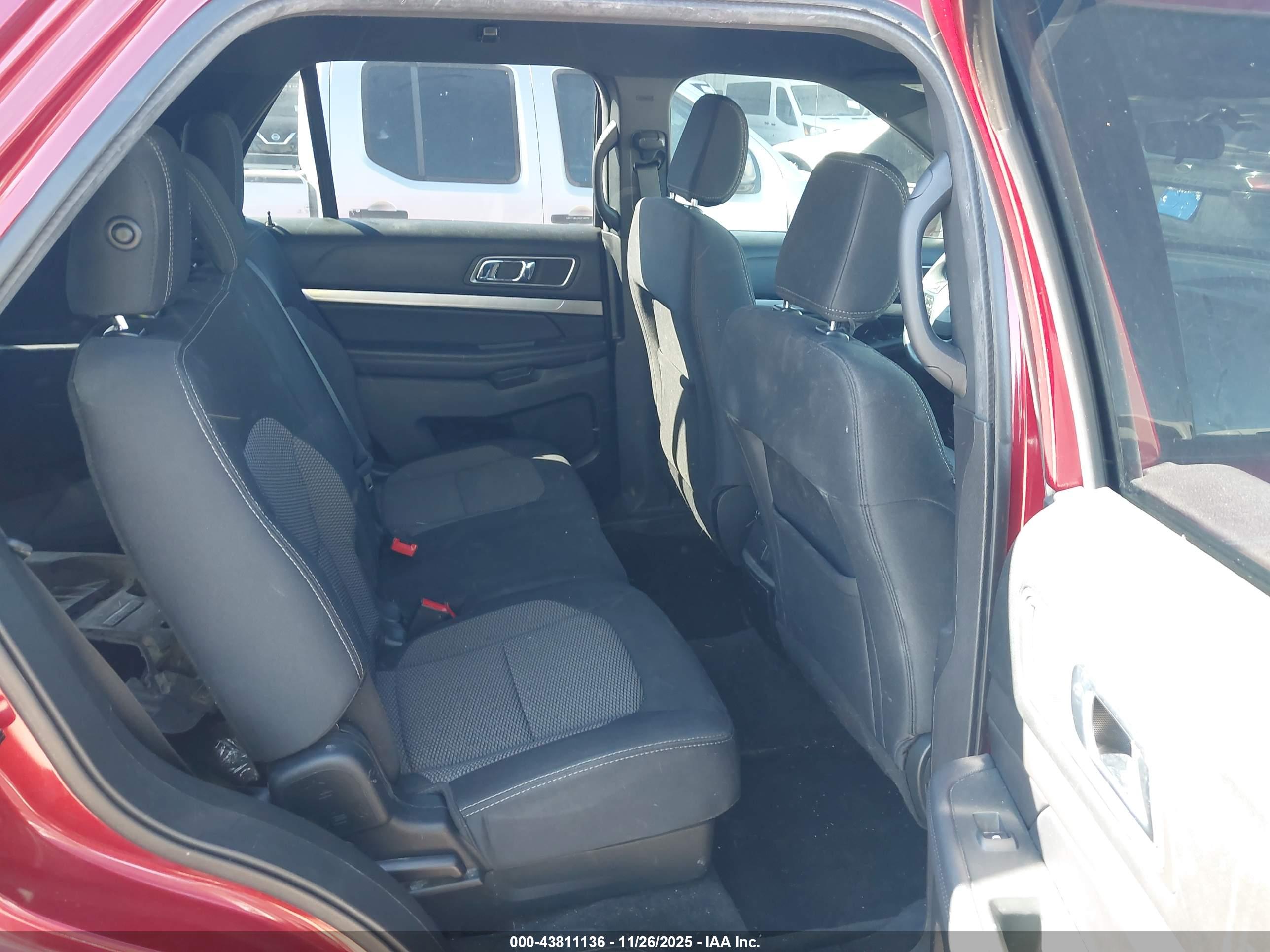 FORD EXPLORER image 8