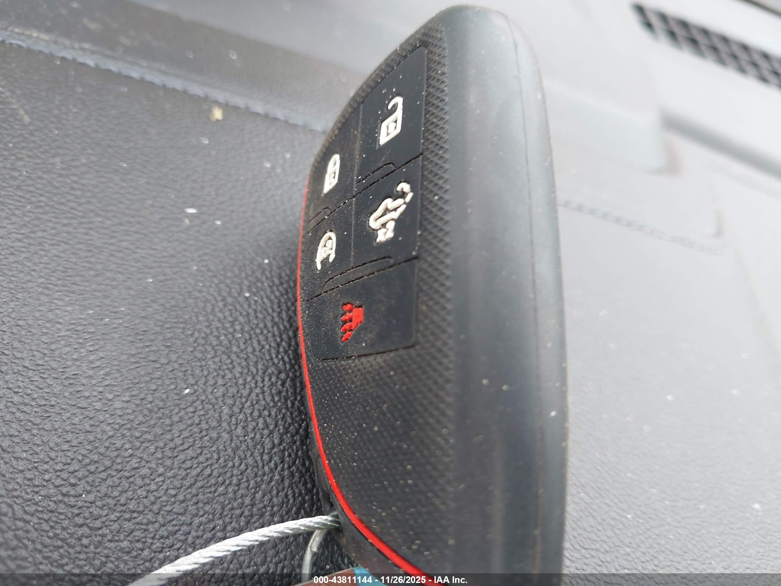 CHEVROLET SILVERADO image 11
