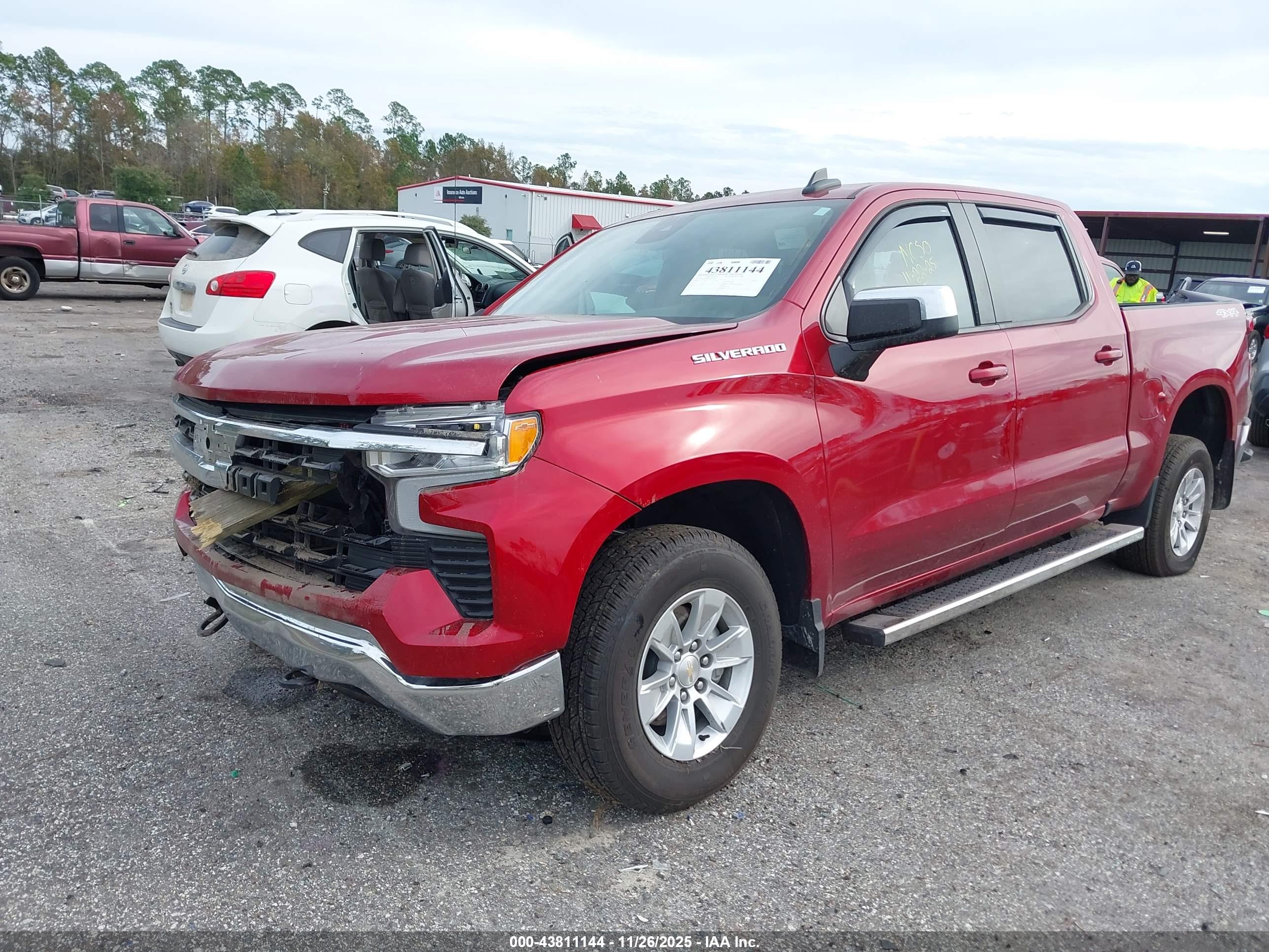 CHEVROLET SILVERADO image 2