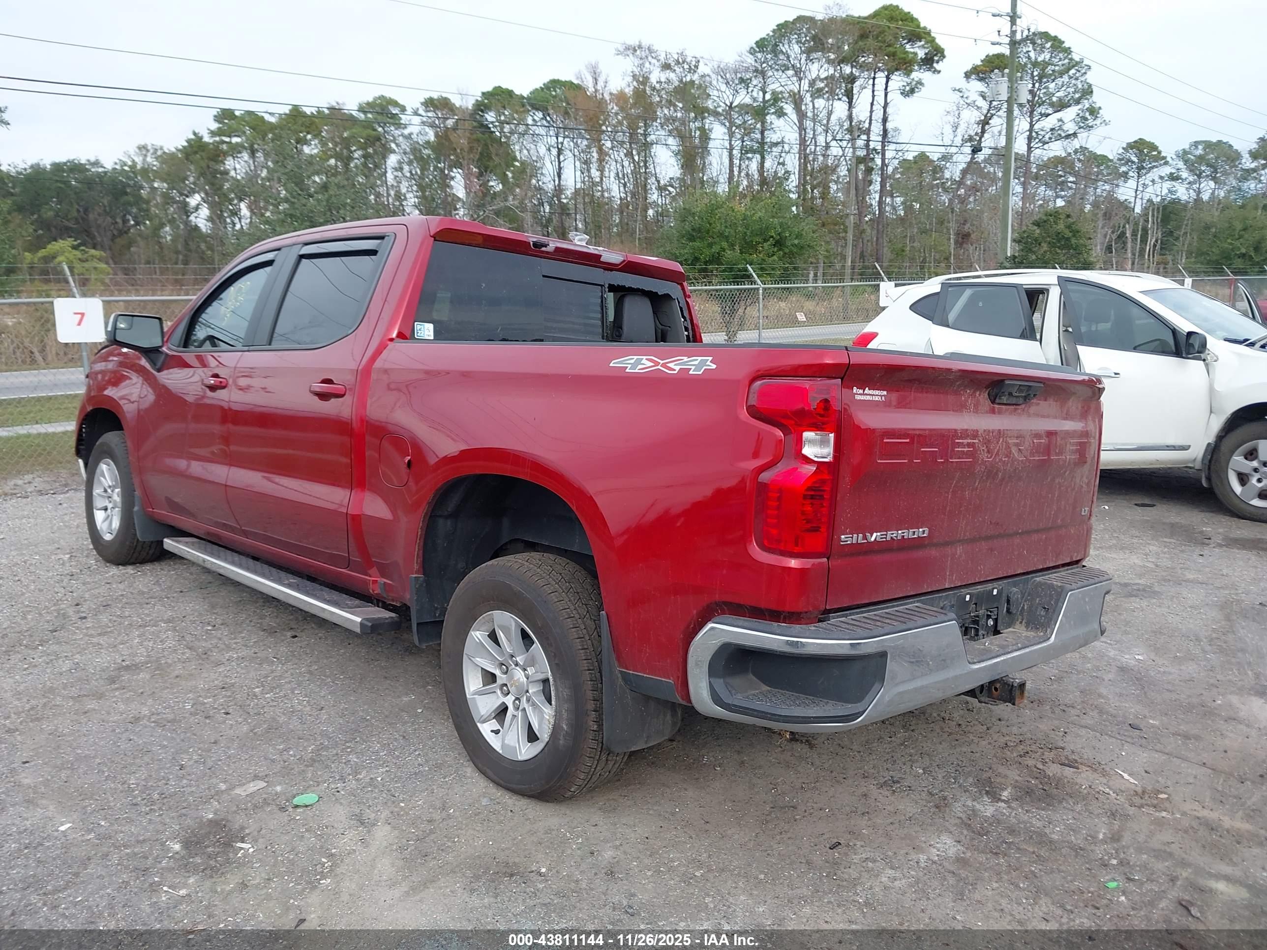 CHEVROLET SILVERADO image 3