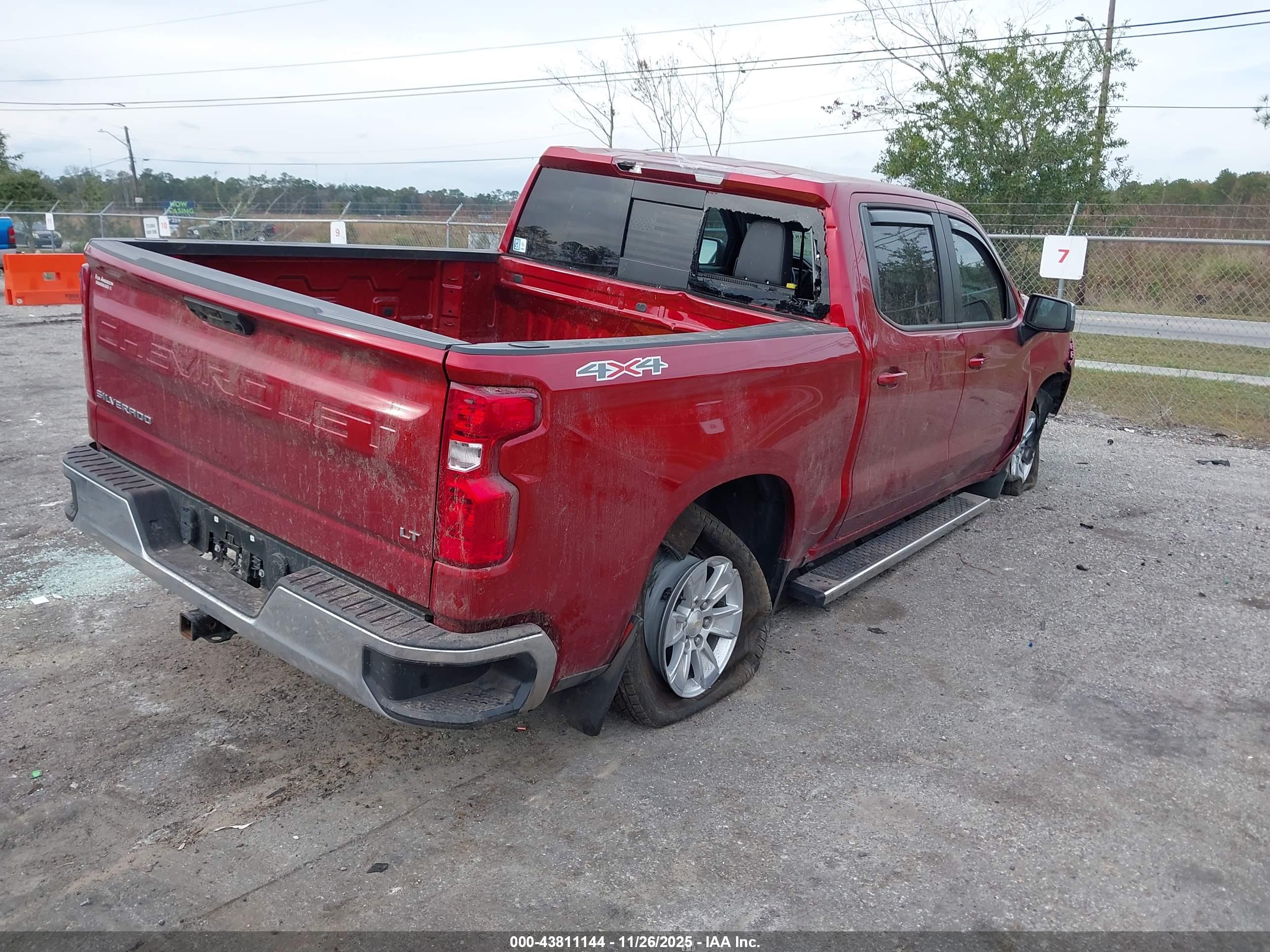 CHEVROLET SILVERADO image 4