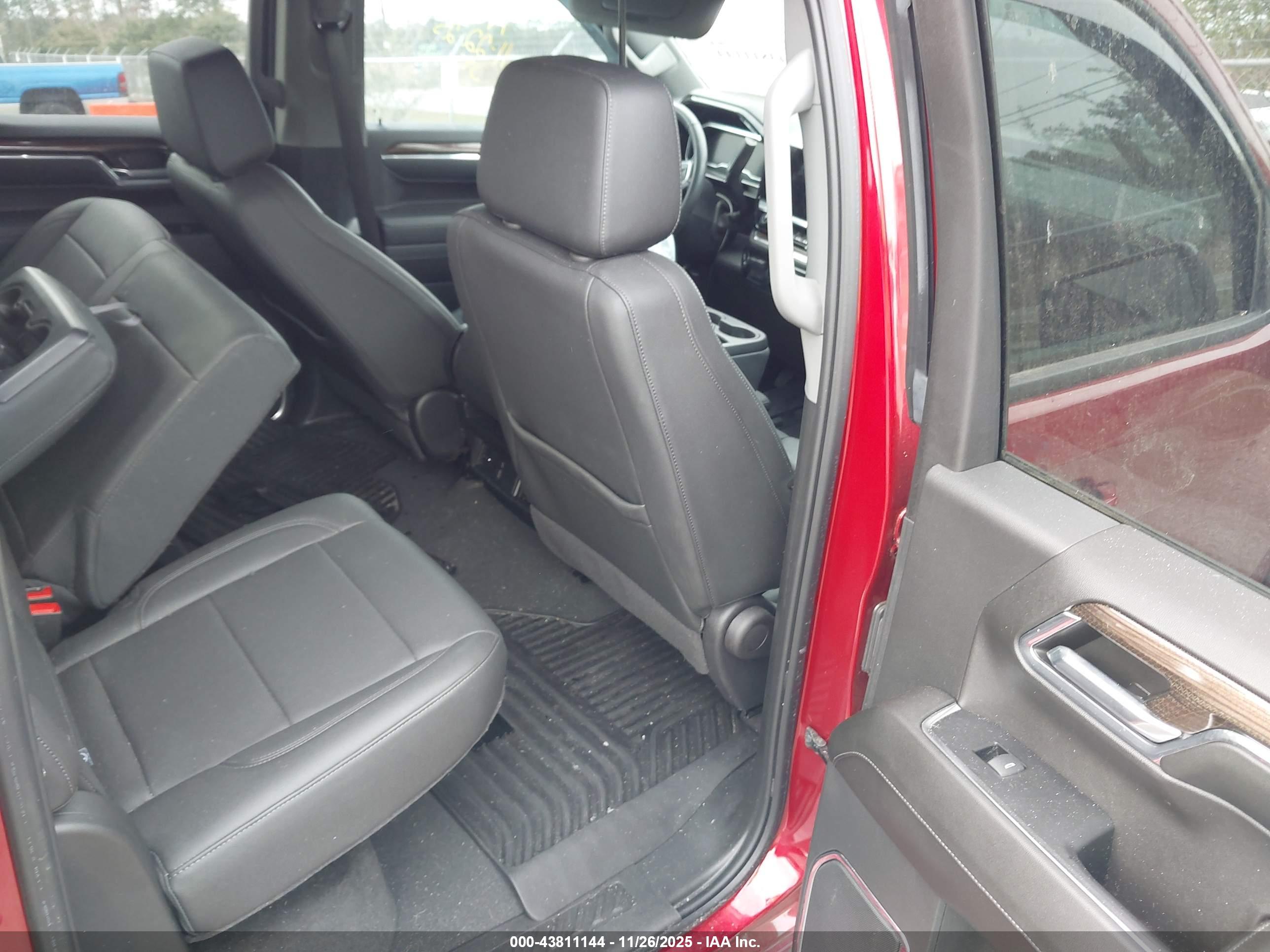 CHEVROLET SILVERADO image 8