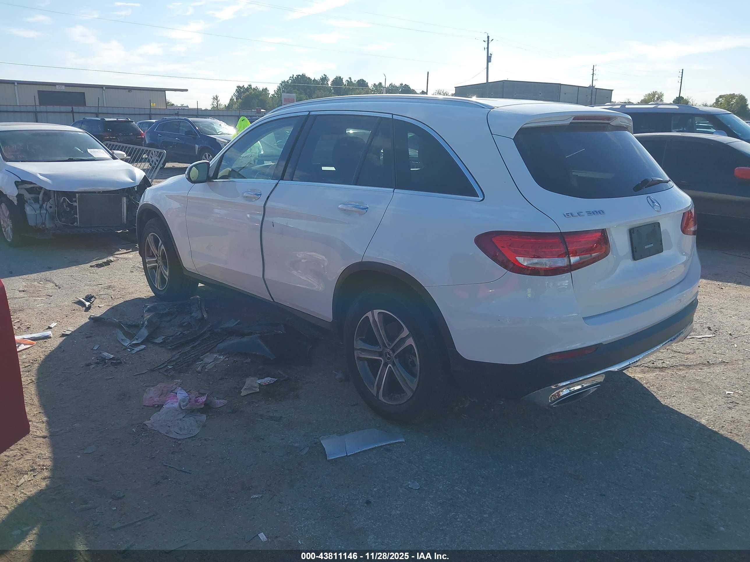 MERCEDES-BENZ GLC image 3