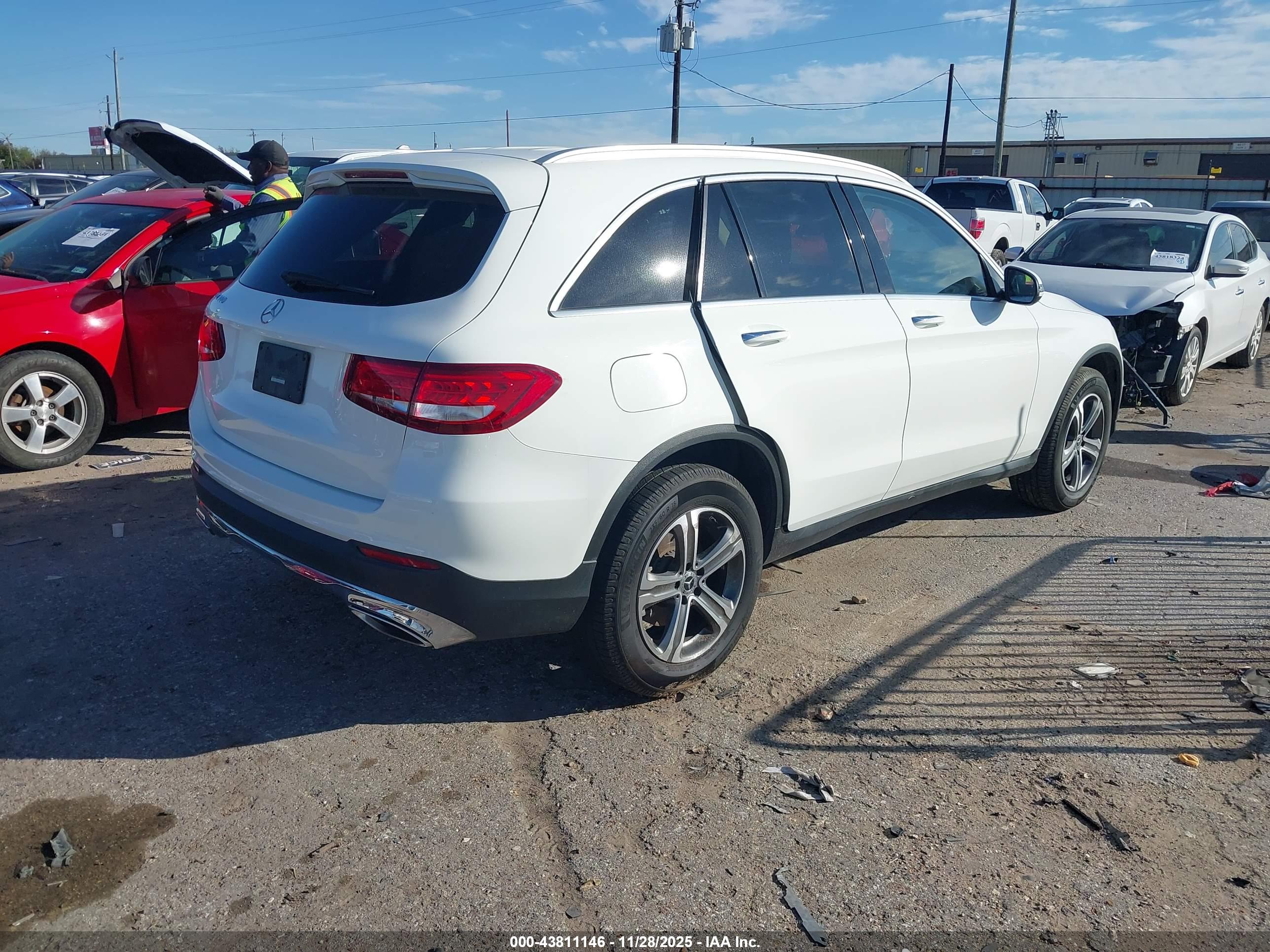 MERCEDES-BENZ GLC image 4