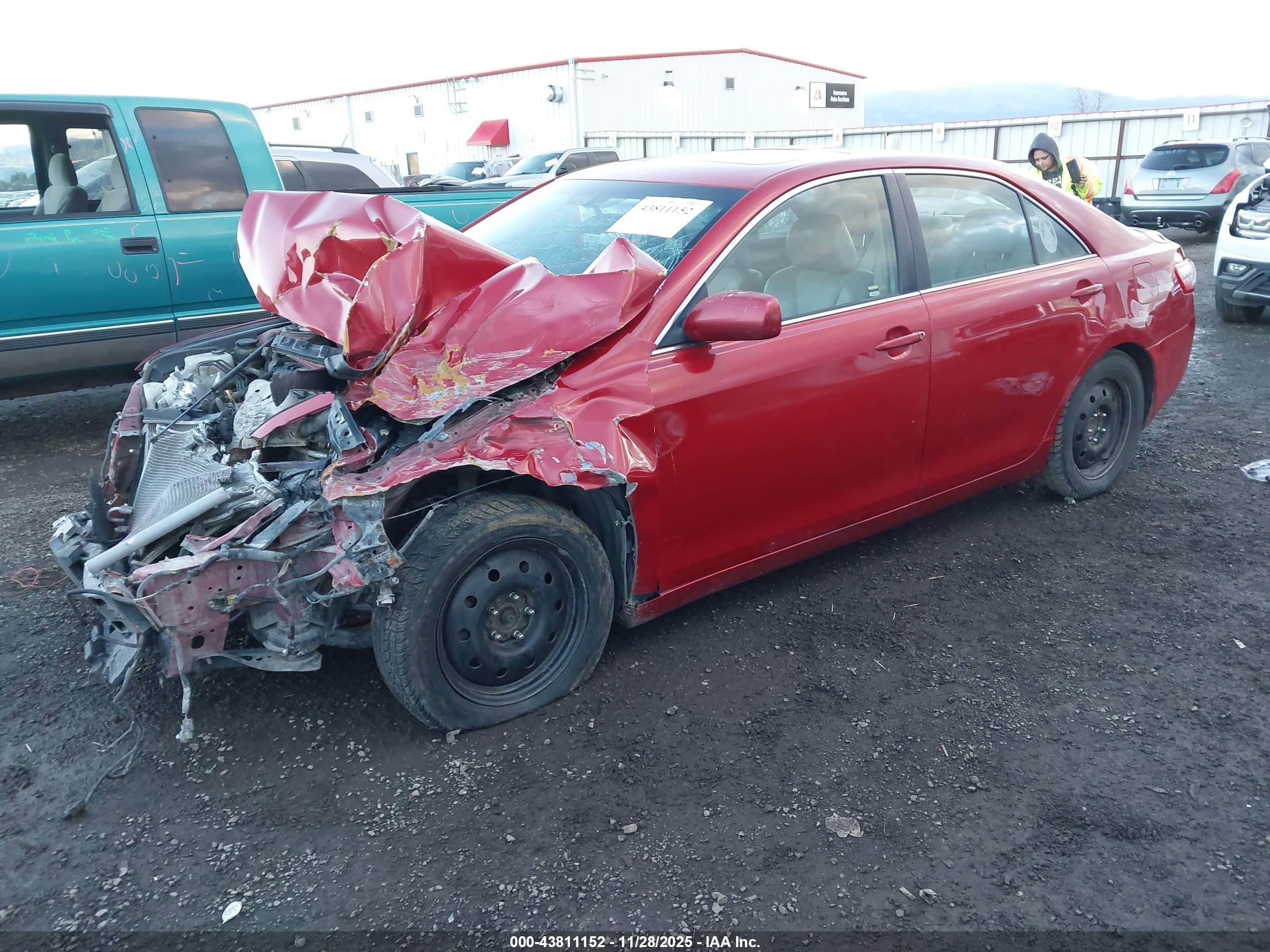 TOYOTA CAMRY image 2