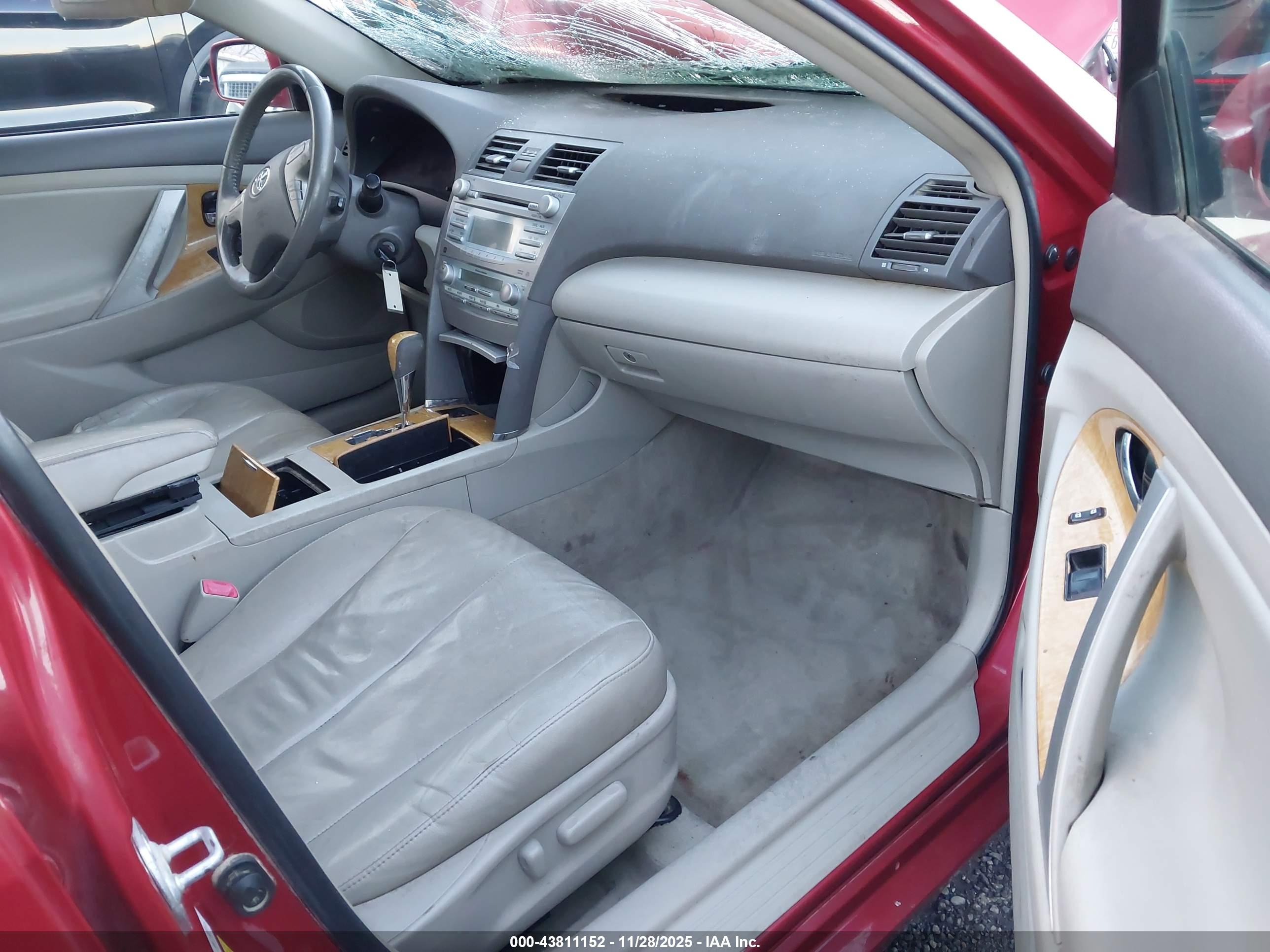 TOYOTA CAMRY image 5