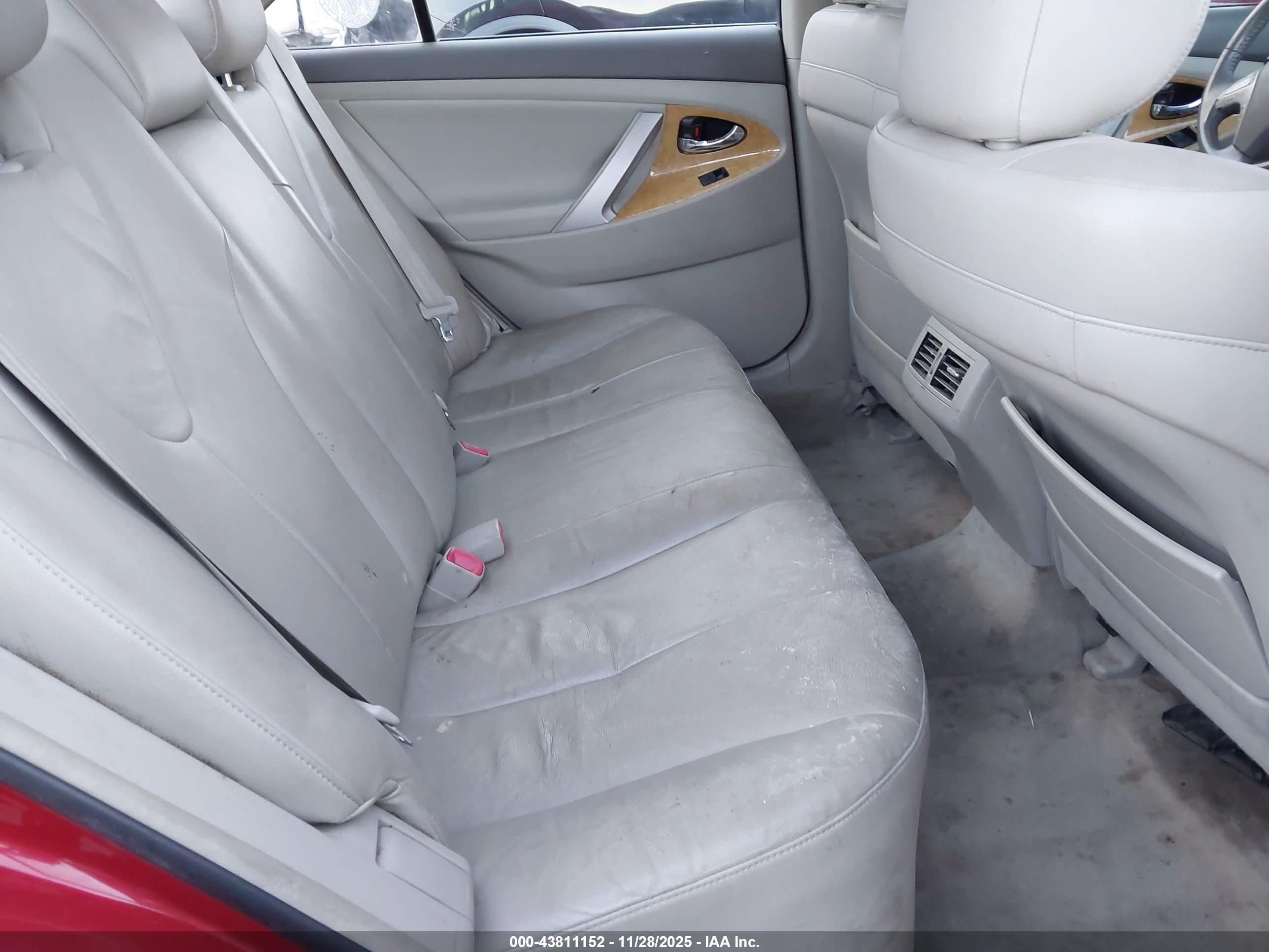 TOYOTA CAMRY image 8