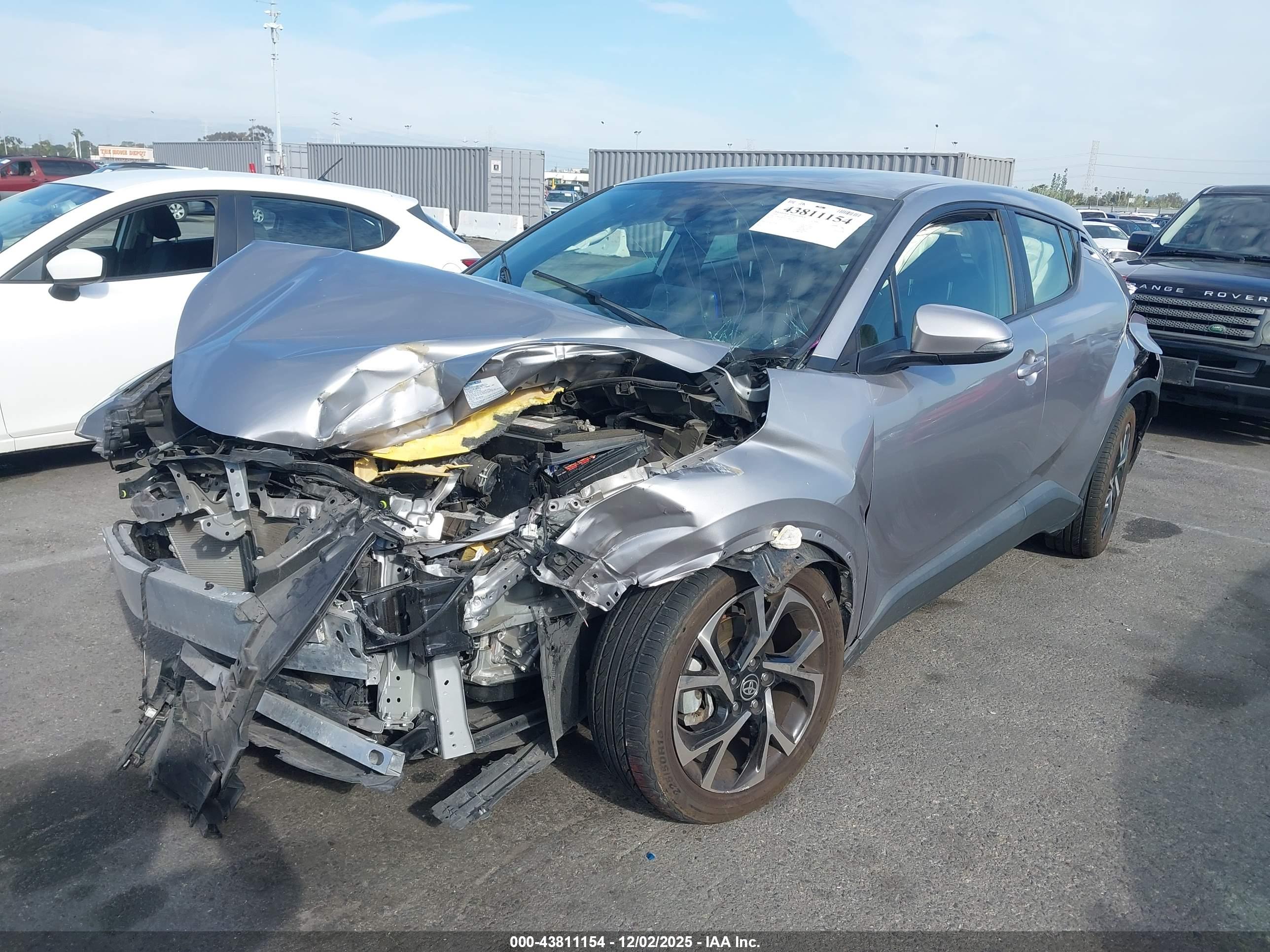 TOYOTA C-HR image 2