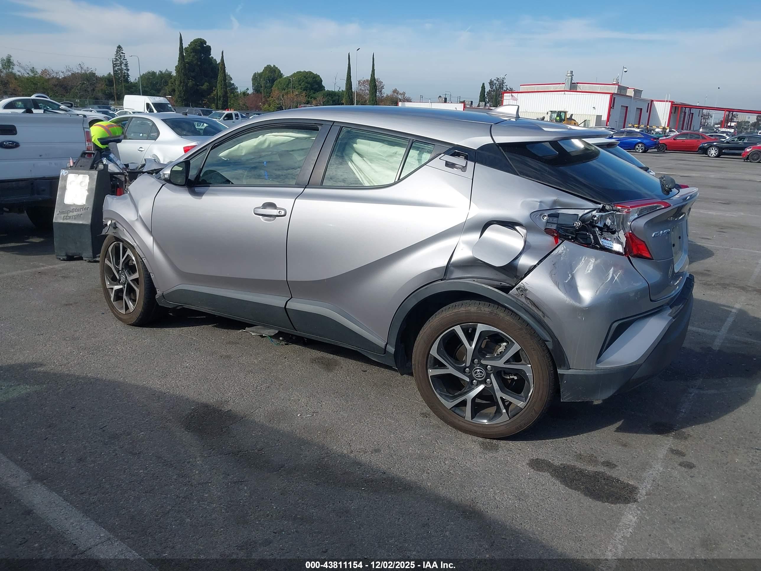 TOYOTA C-HR image 3