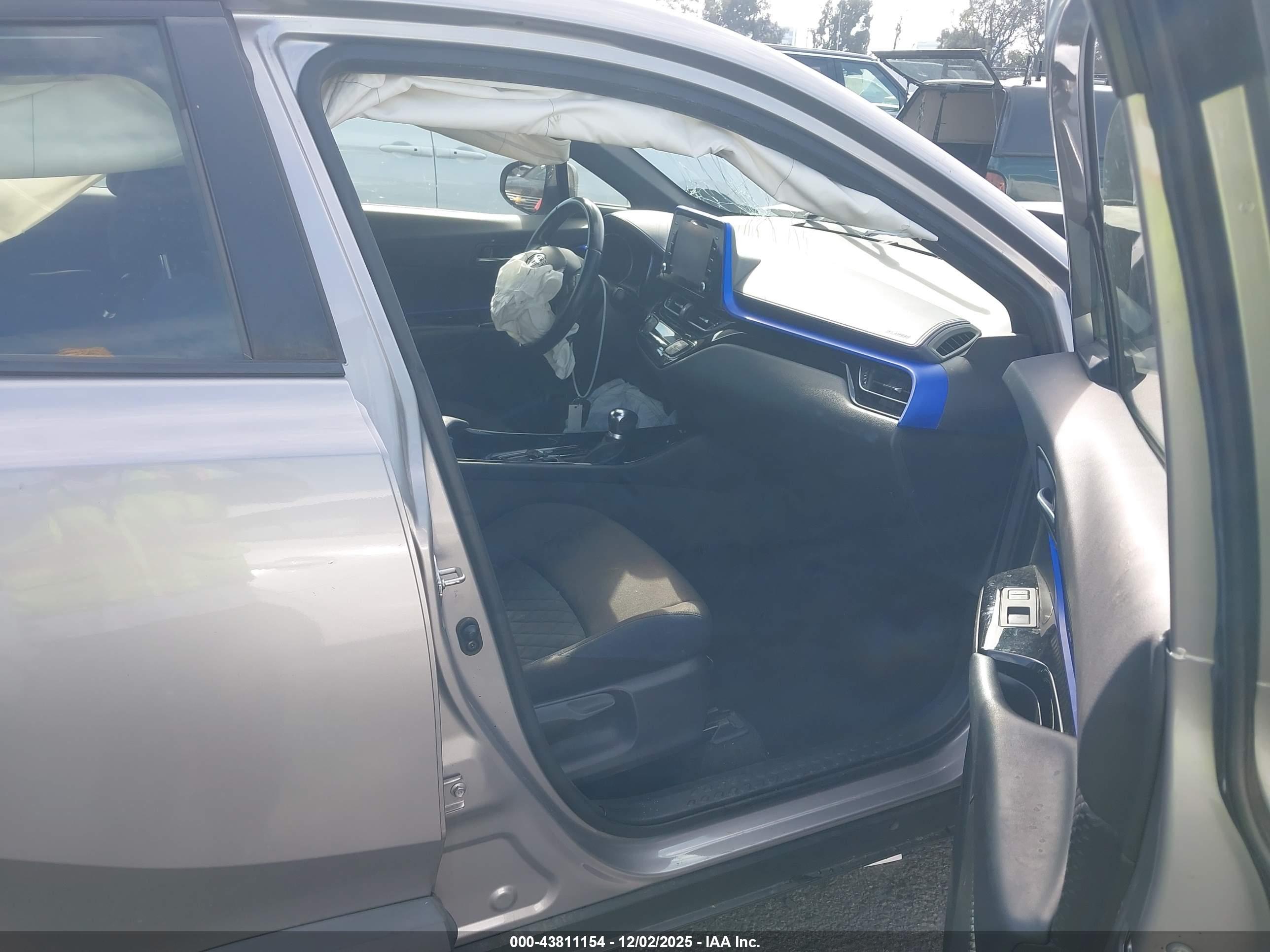 TOYOTA C-HR image 5