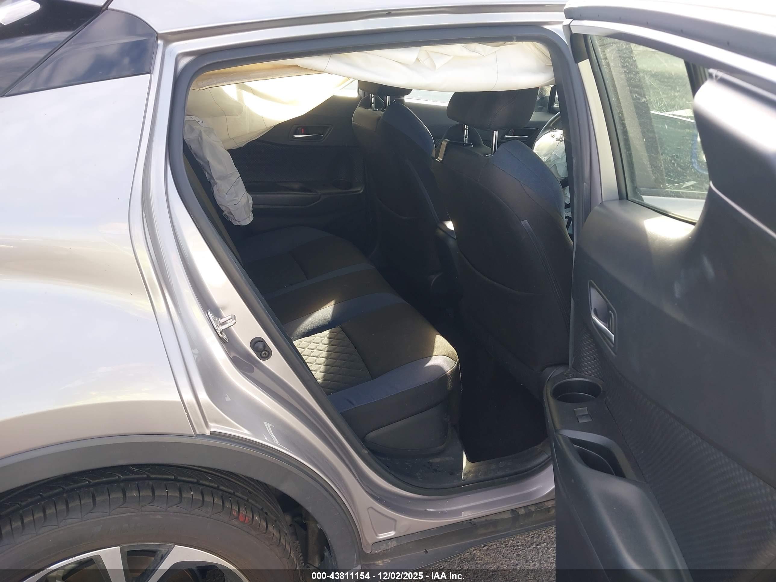 TOYOTA C-HR image 8