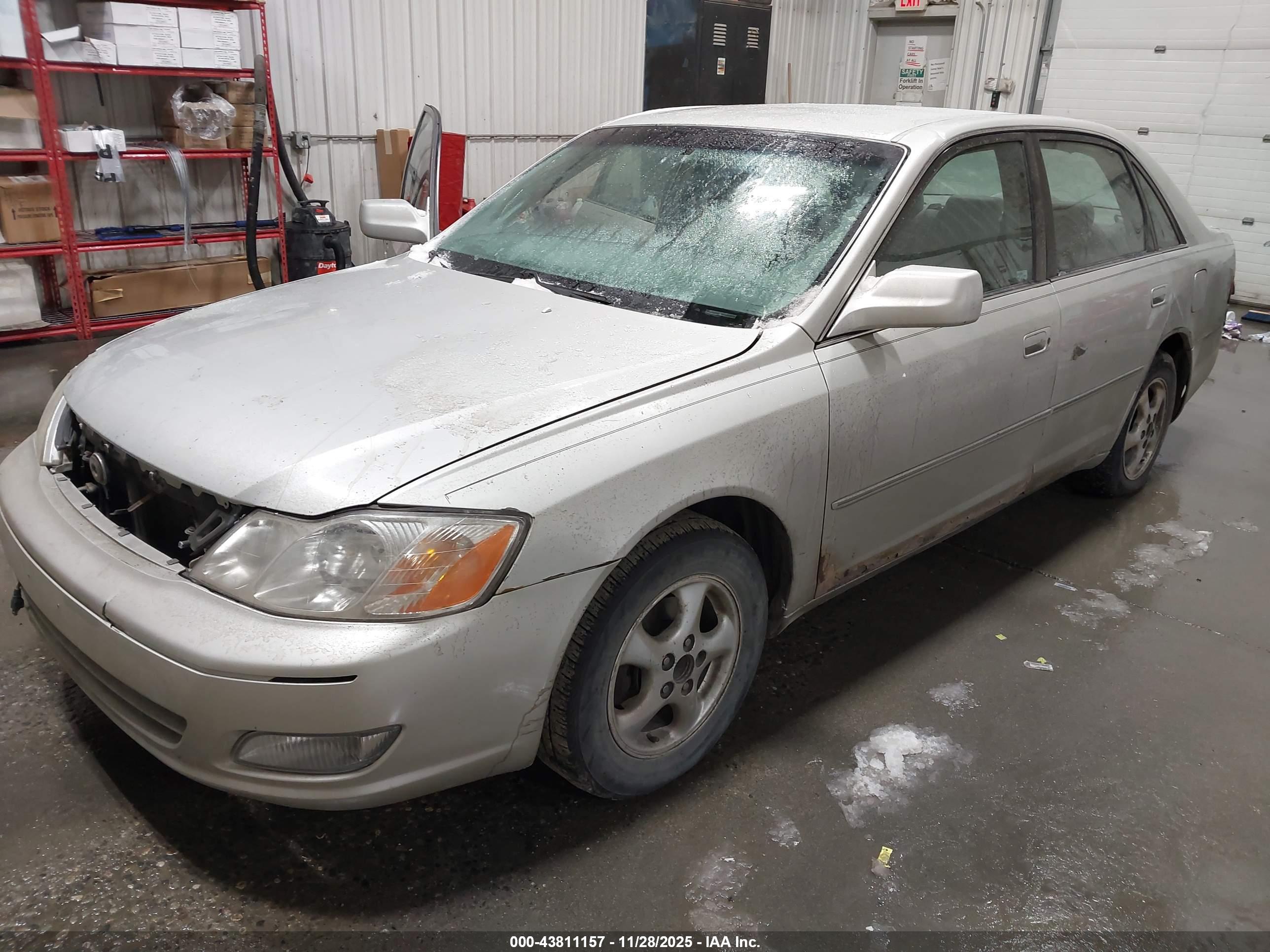 TOYOTA AVALON image 2