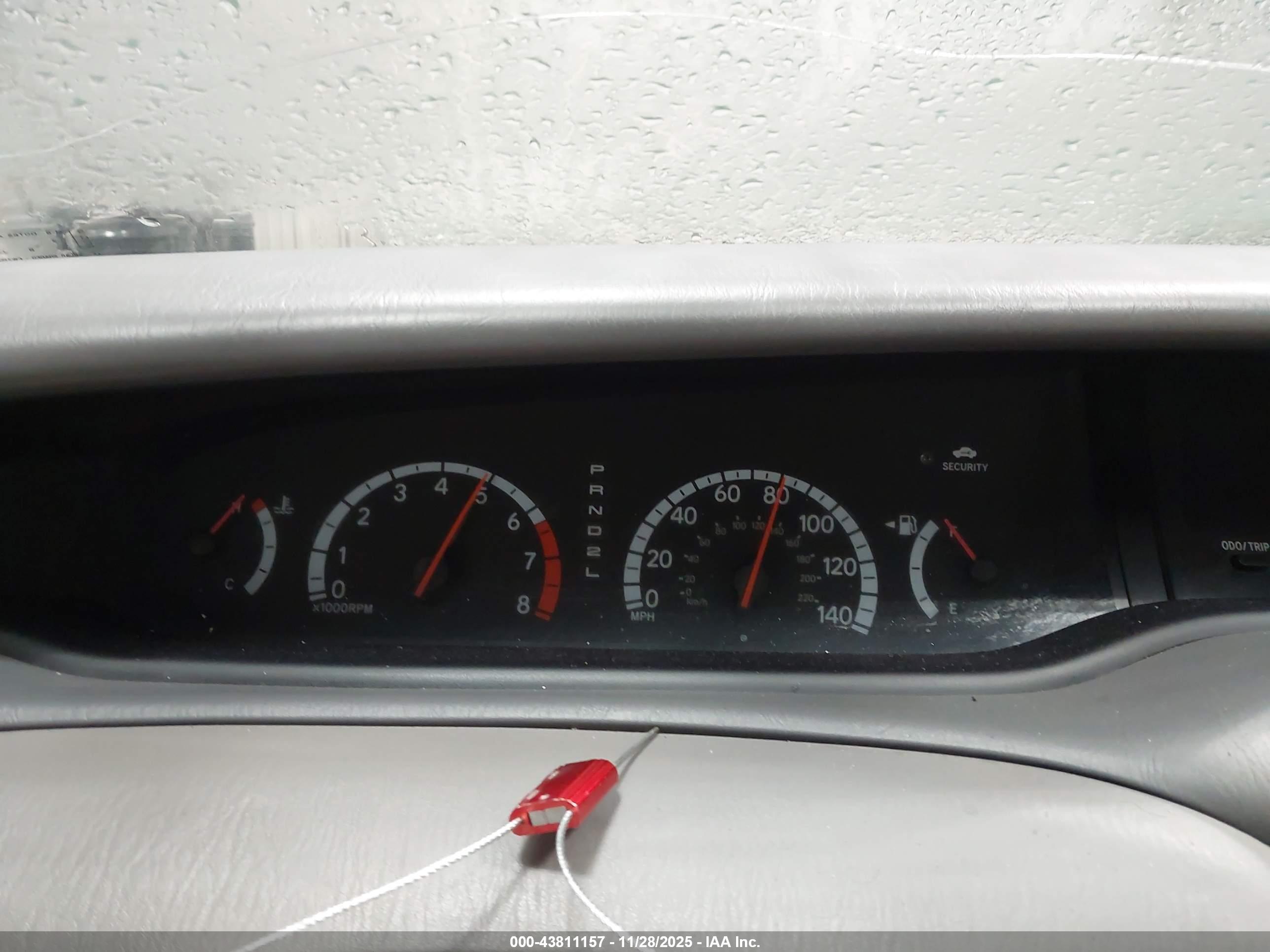 TOYOTA AVALON image 7