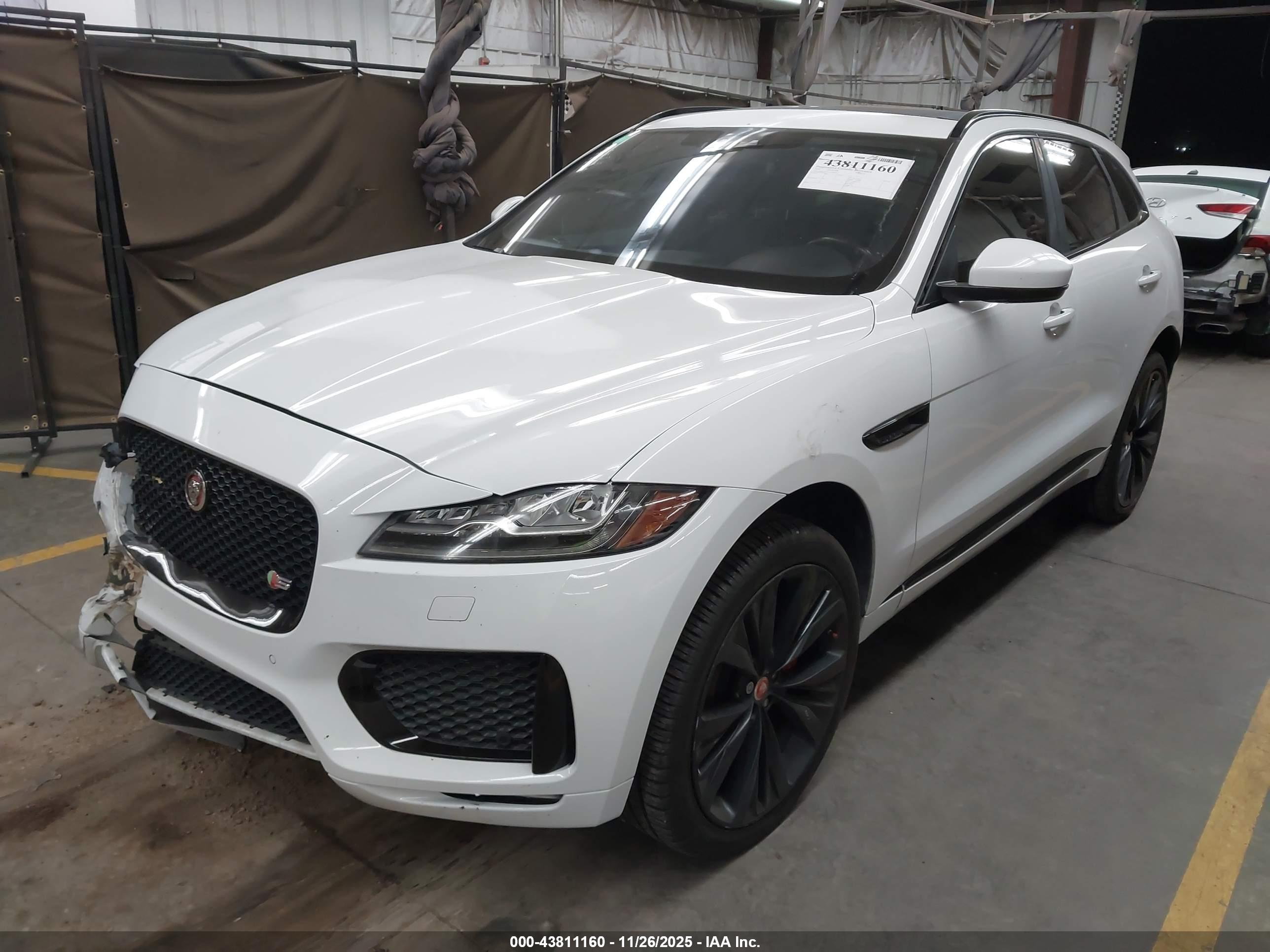 JAGUAR F-PACE image 2
