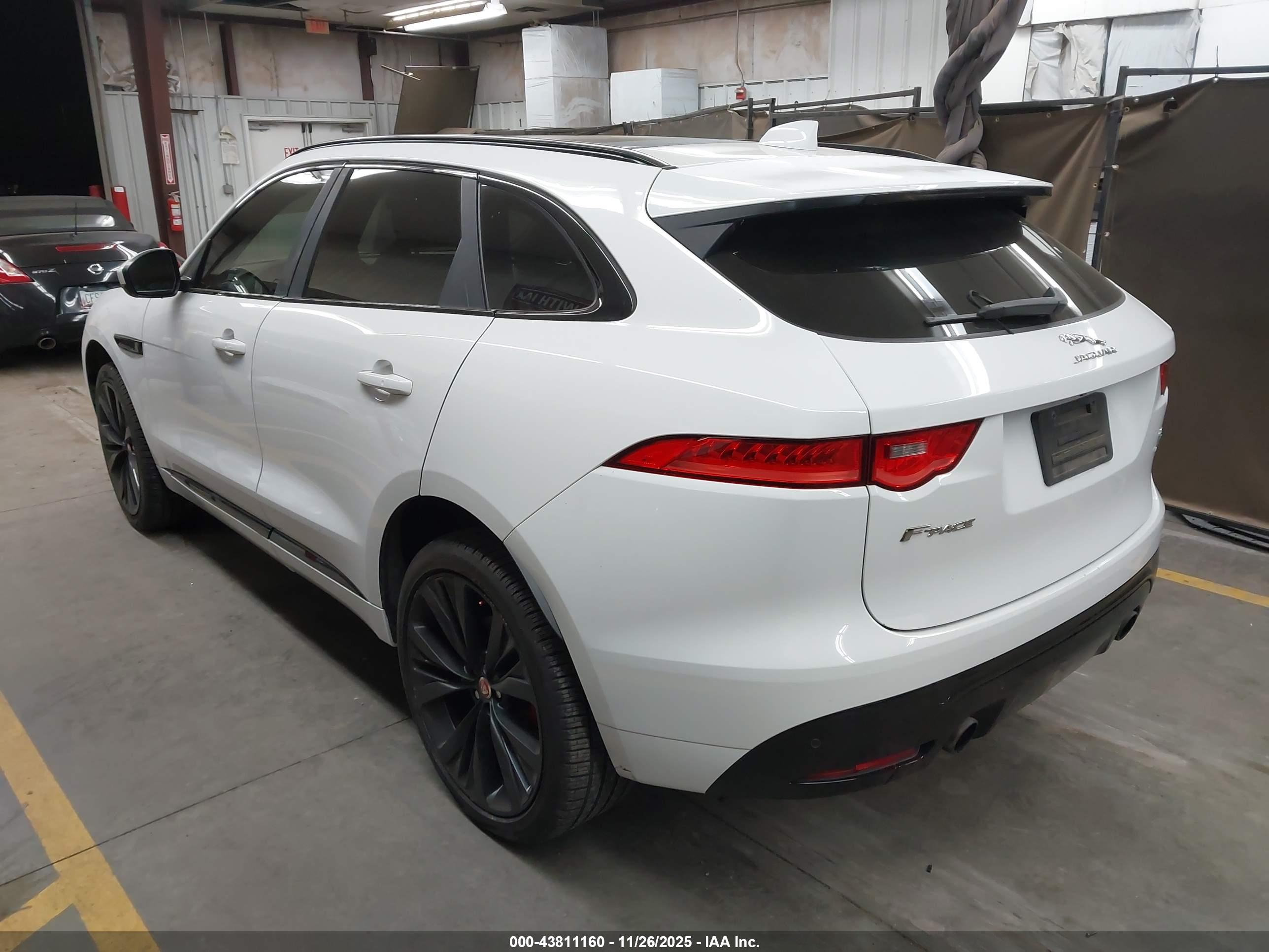 JAGUAR F-PACE image 3