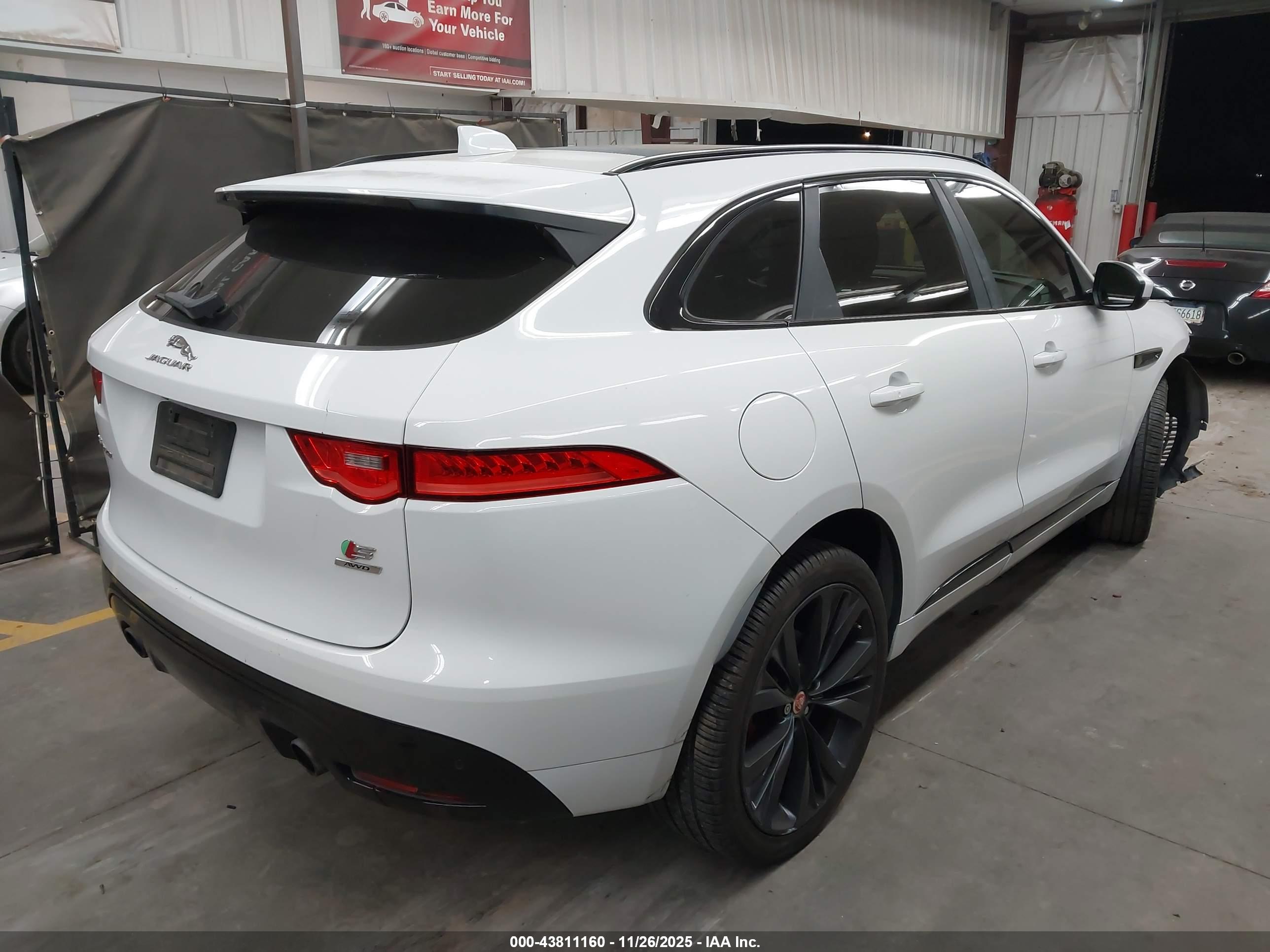 JAGUAR F-PACE image 4