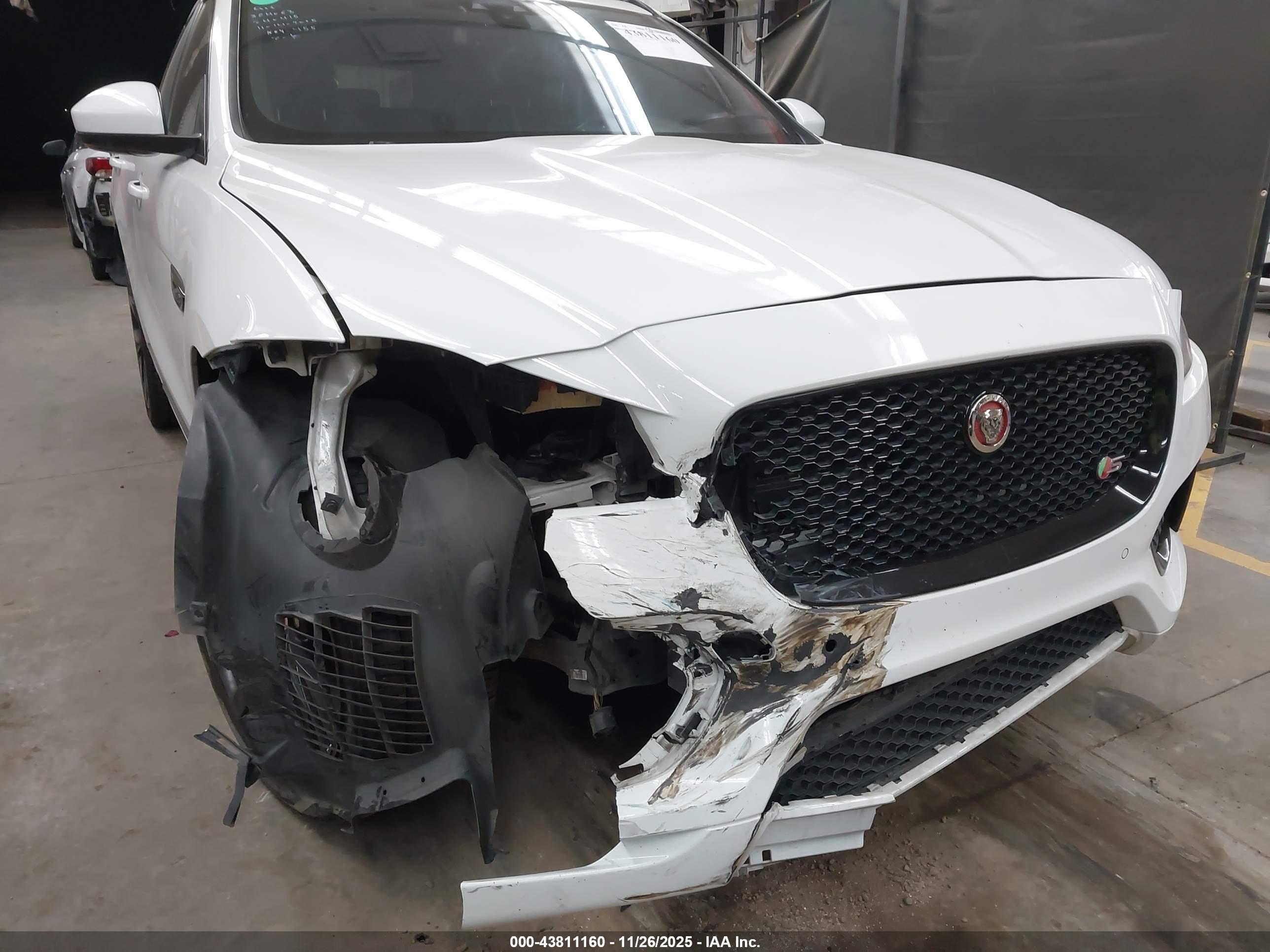 JAGUAR F-PACE image 6