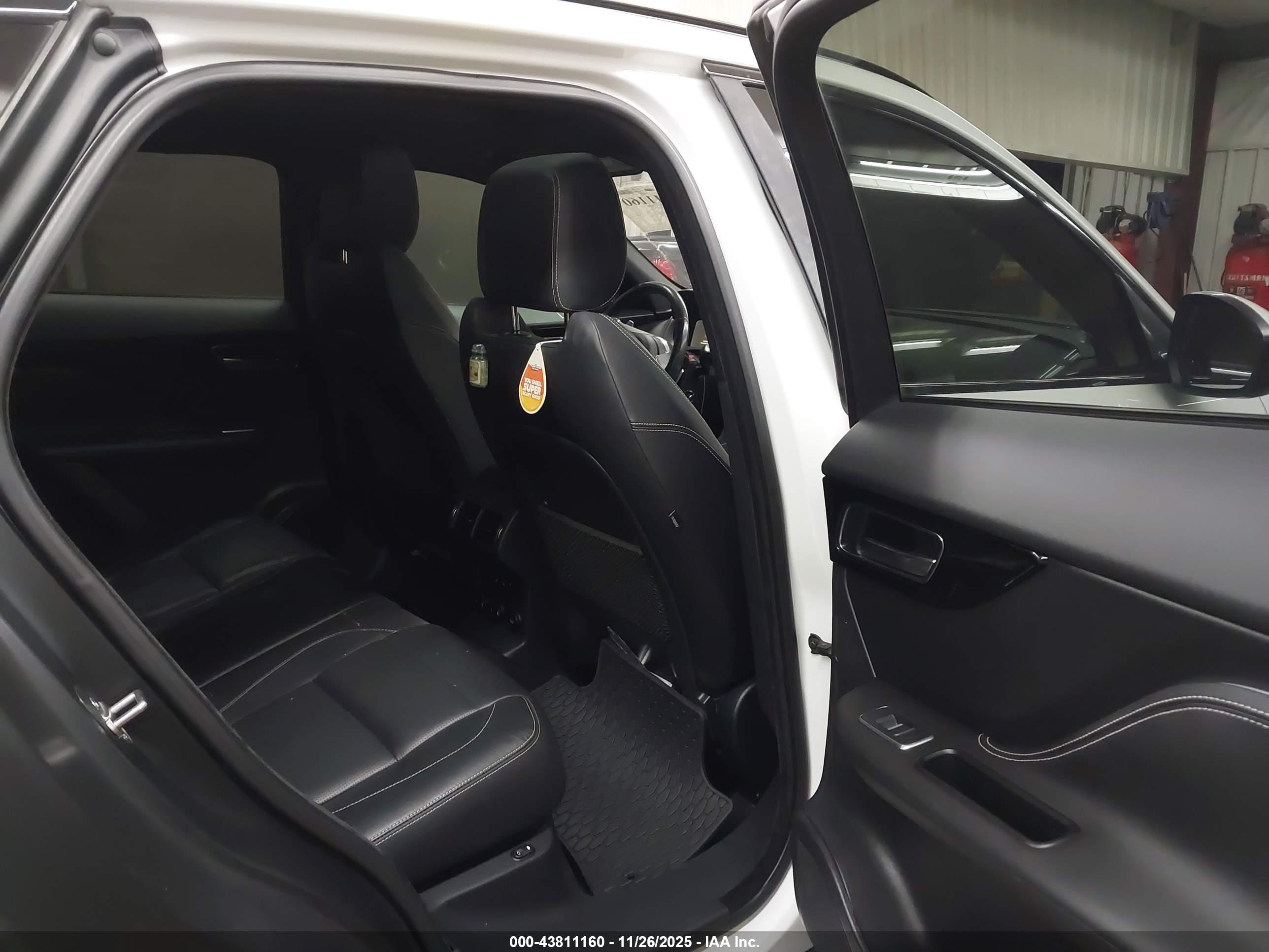 JAGUAR F-PACE image 8