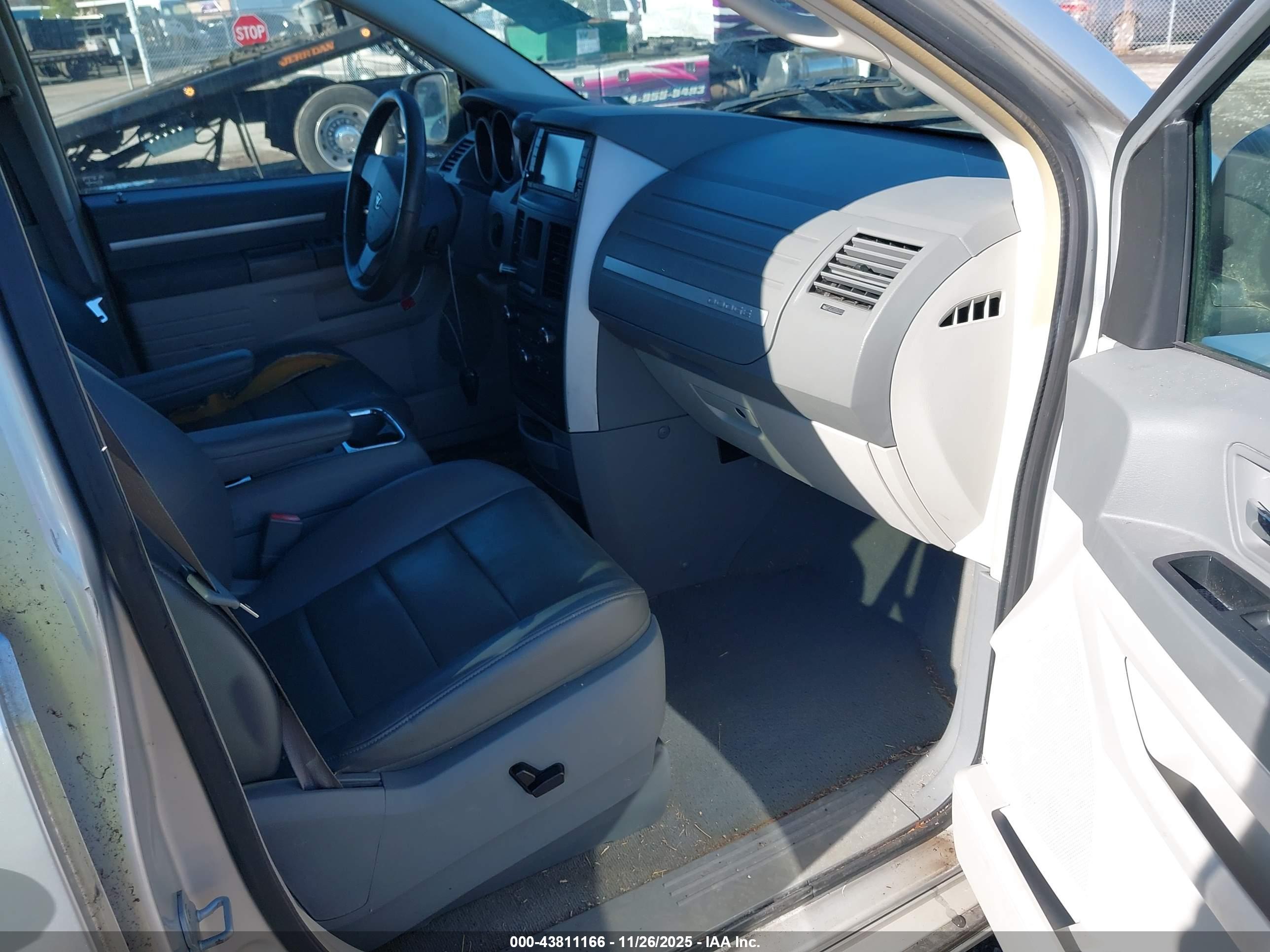 DODGE GRAND image 5