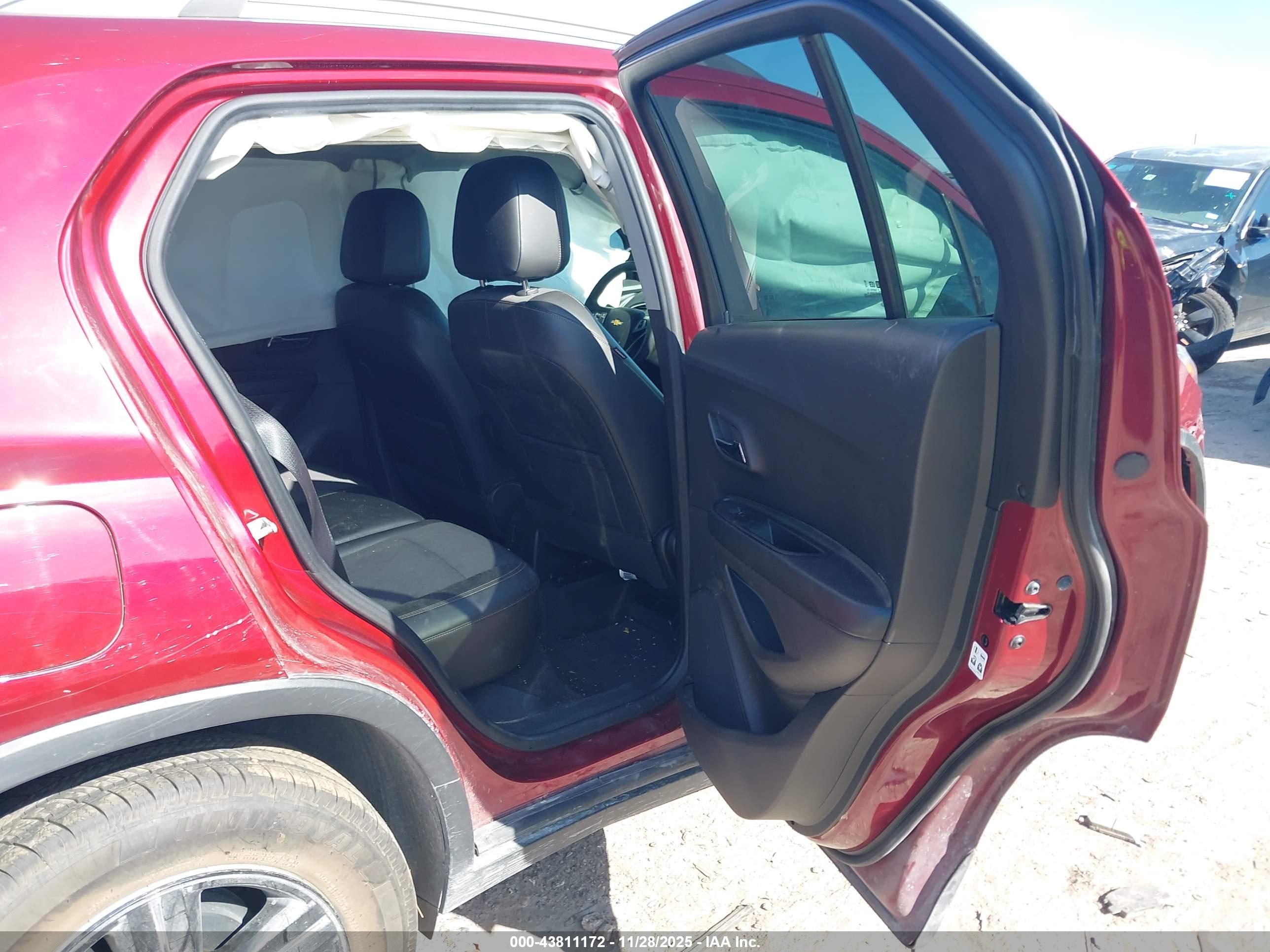 CHEVROLET TRAX image 8