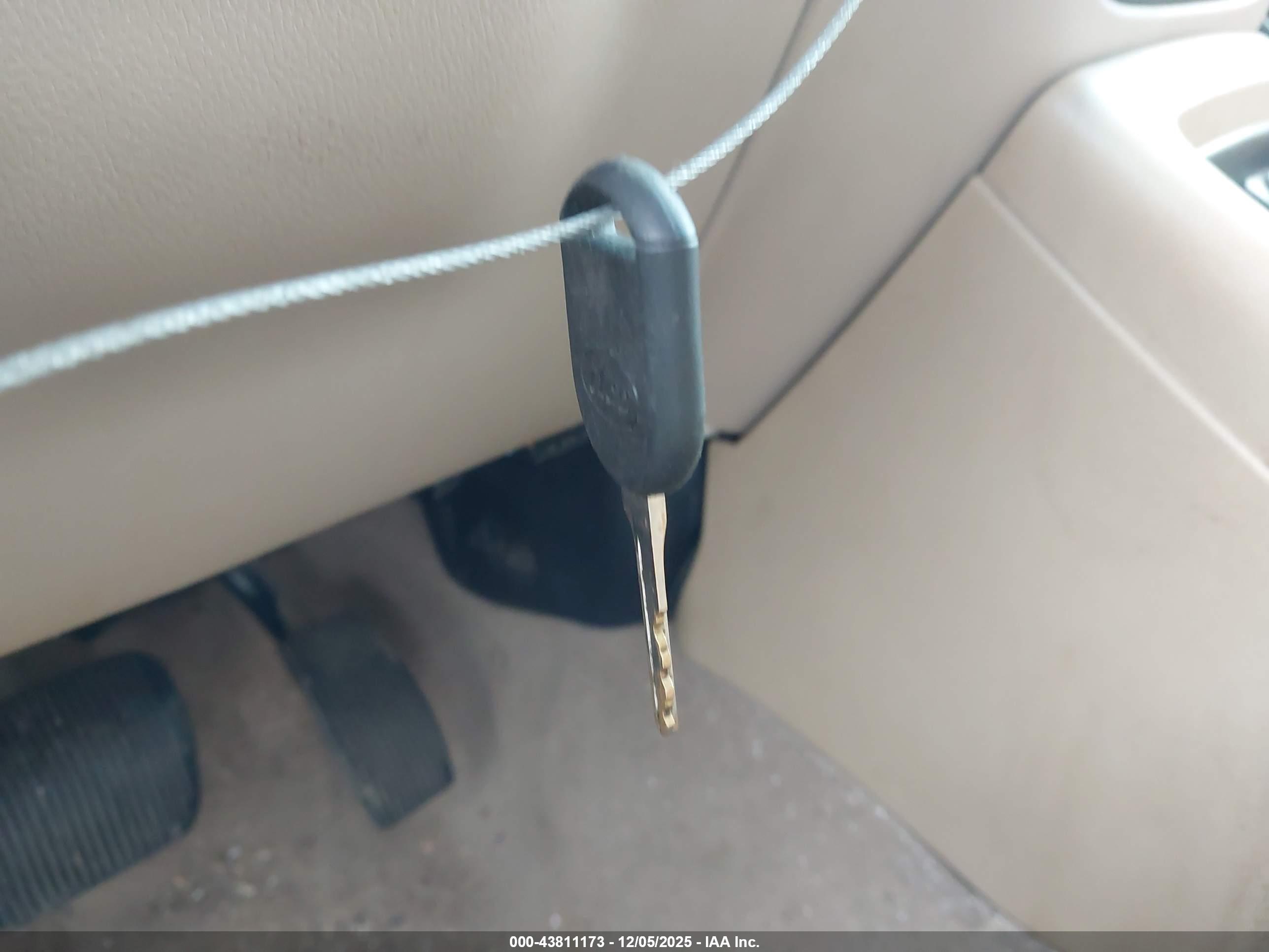 FORD EXPEDITION image 11