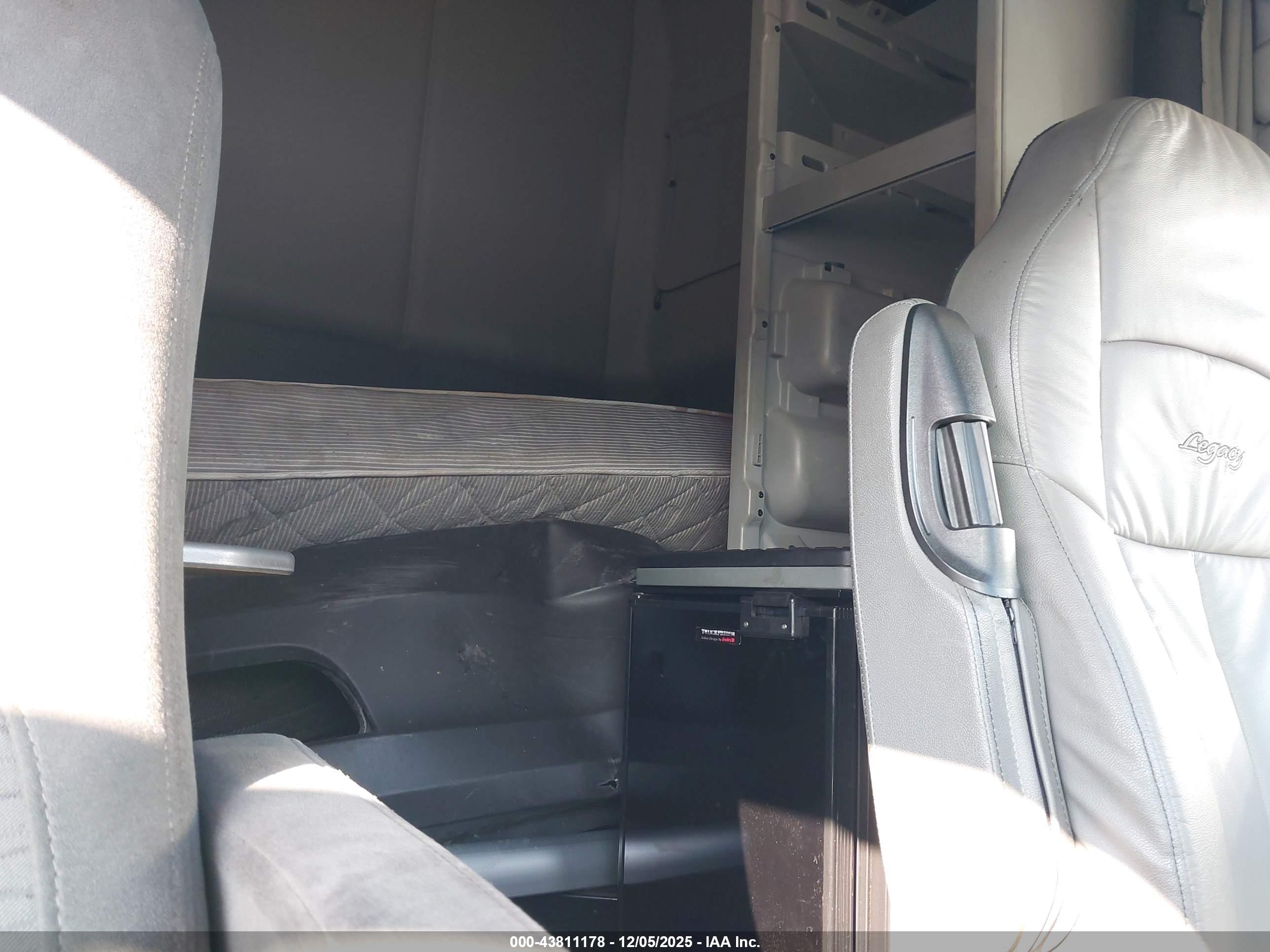 KENWORTH T680 image 7