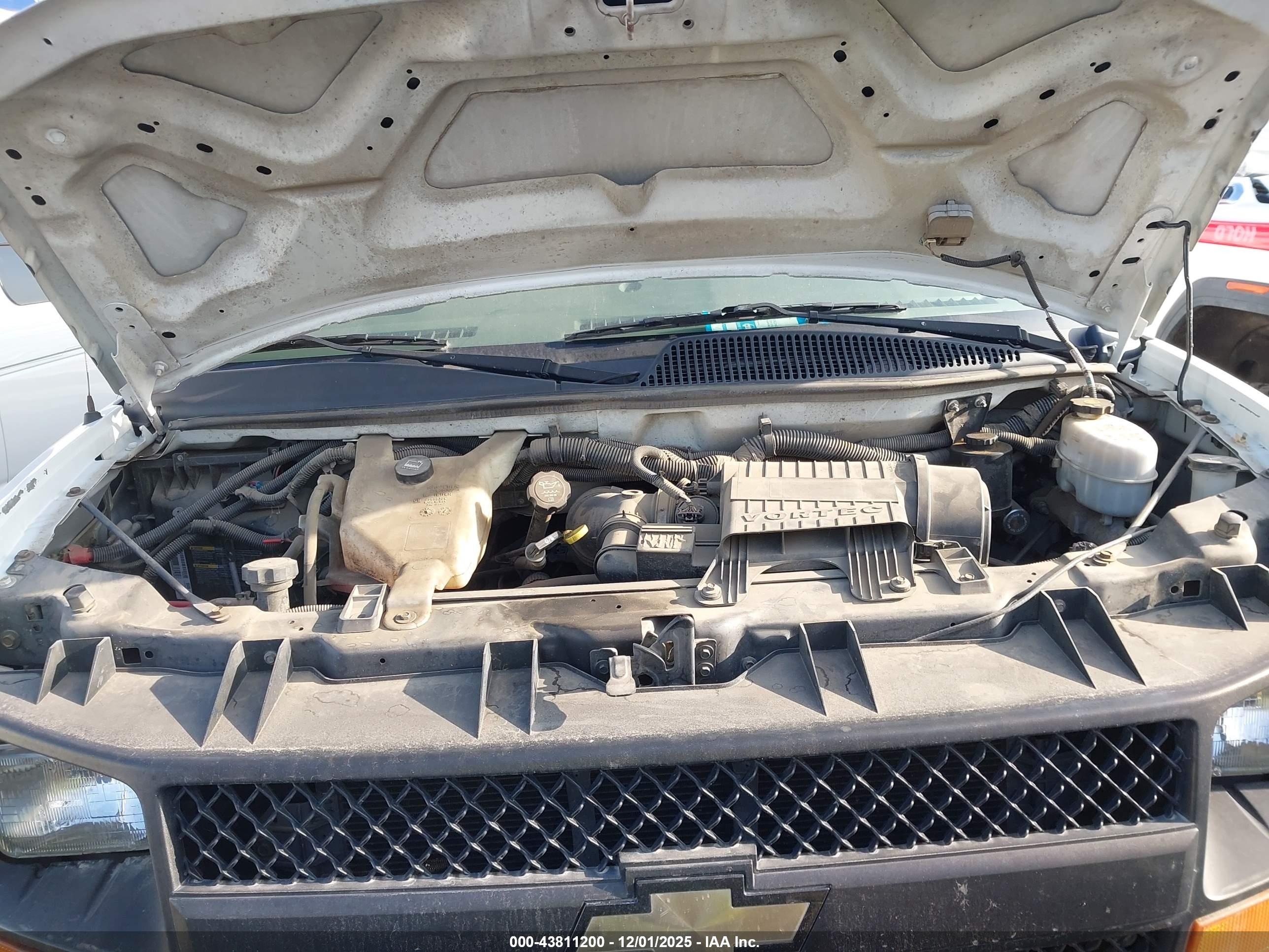 CHEVROLET EXPRESS image 10
