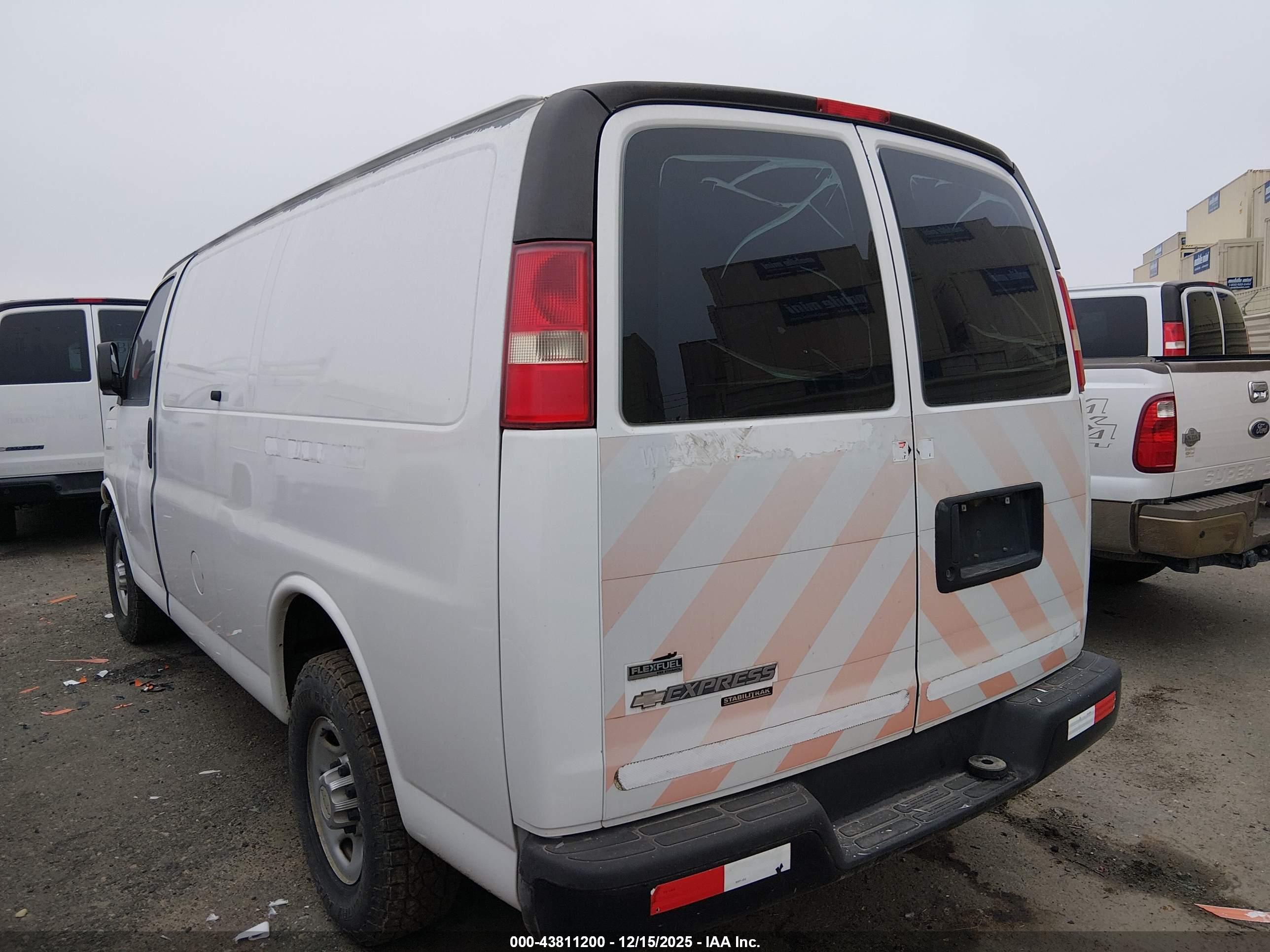 CHEVROLET EXPRESS image 3