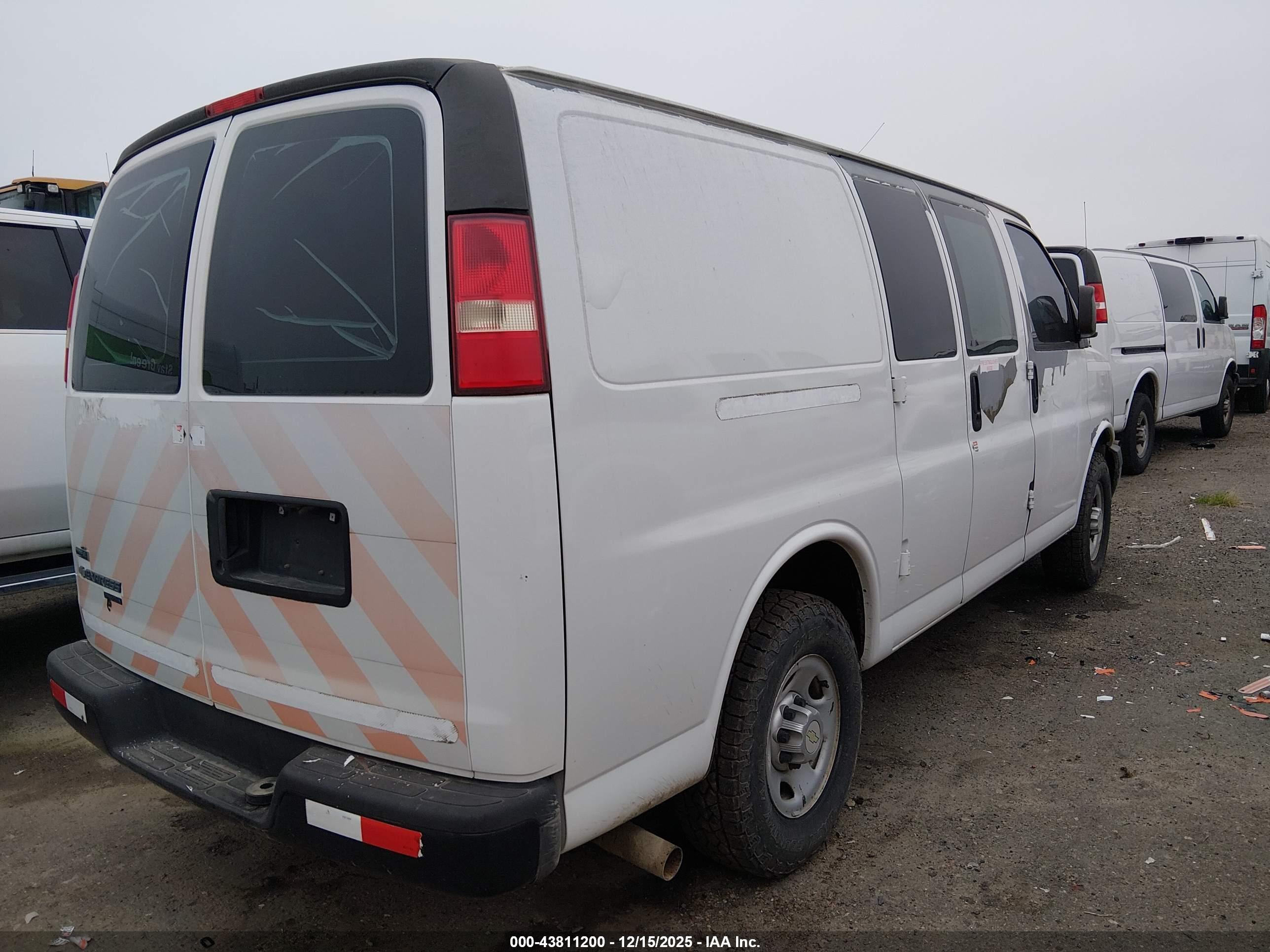 CHEVROLET EXPRESS image 4