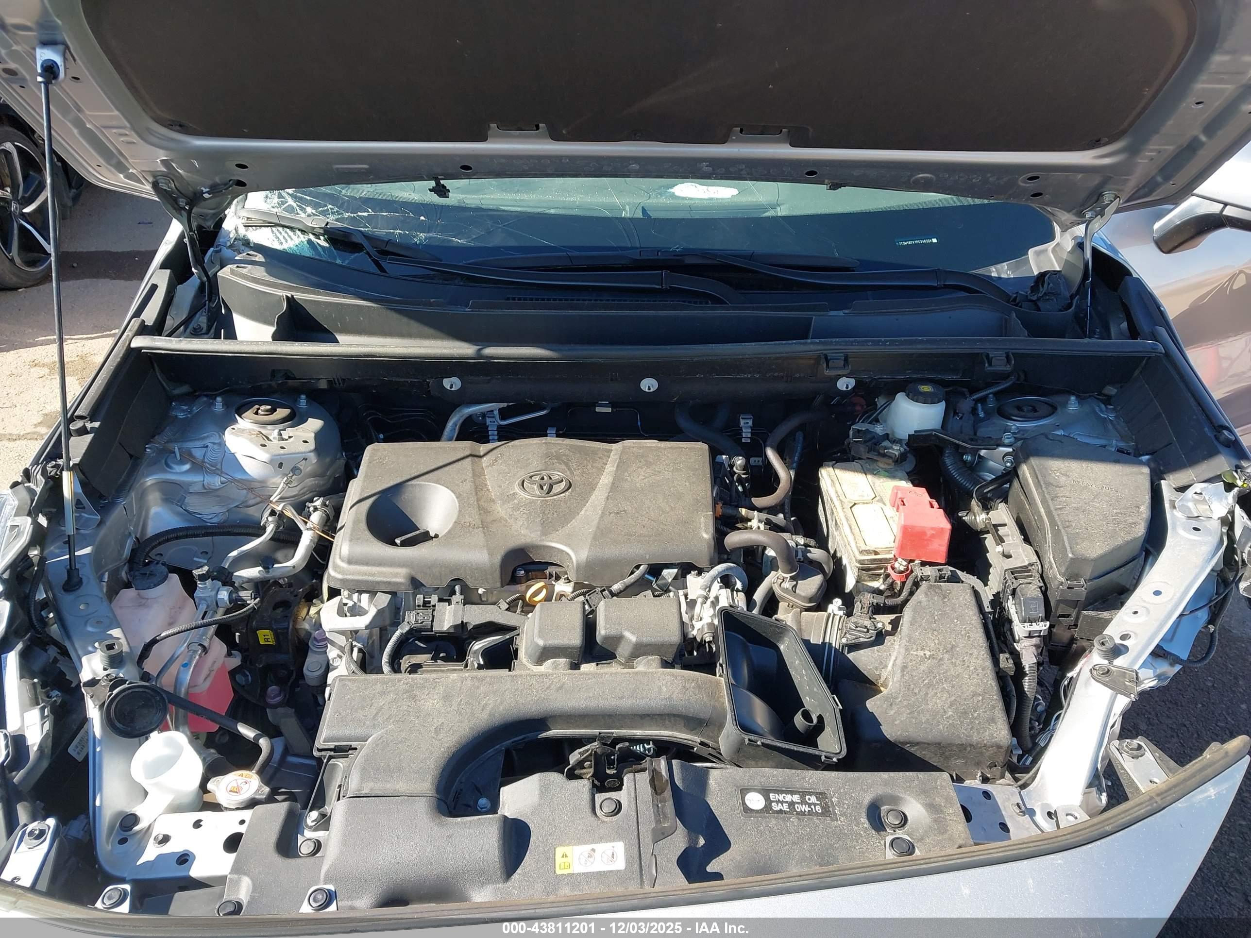 TOYOTA RAV4 image 10