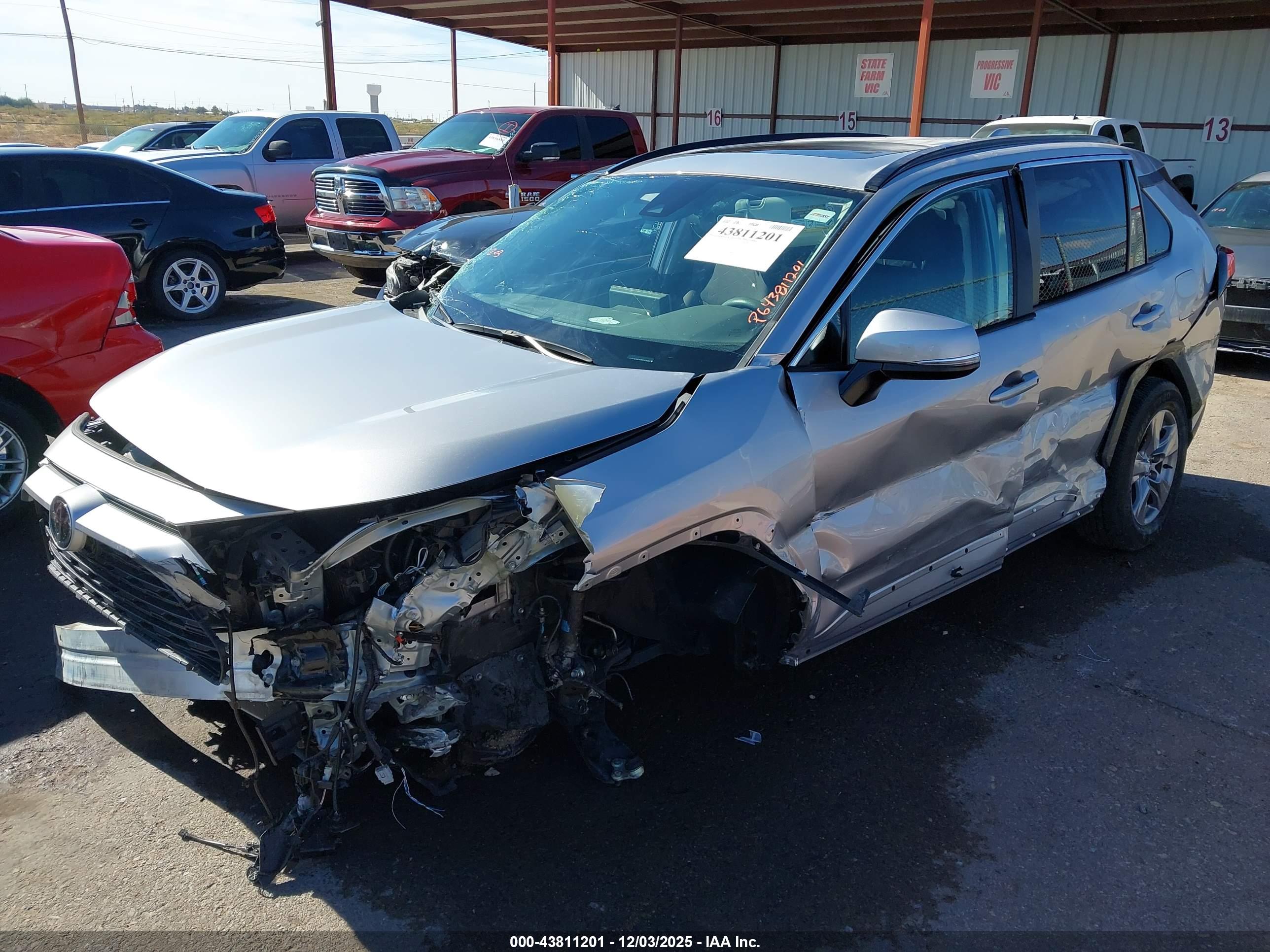 TOYOTA RAV4 image 2