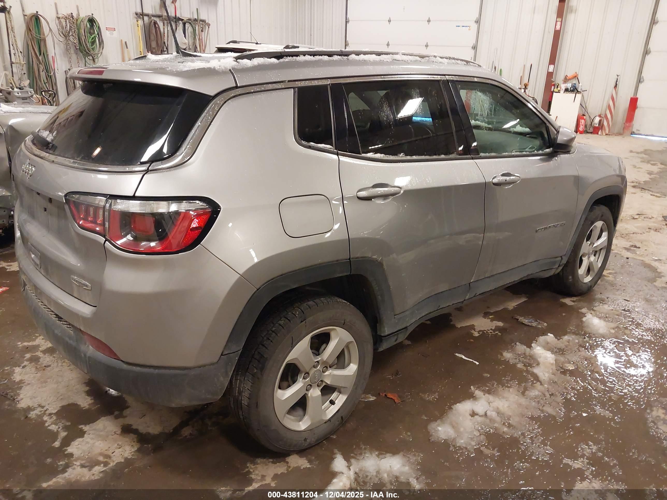 JEEP COMPASS image 4