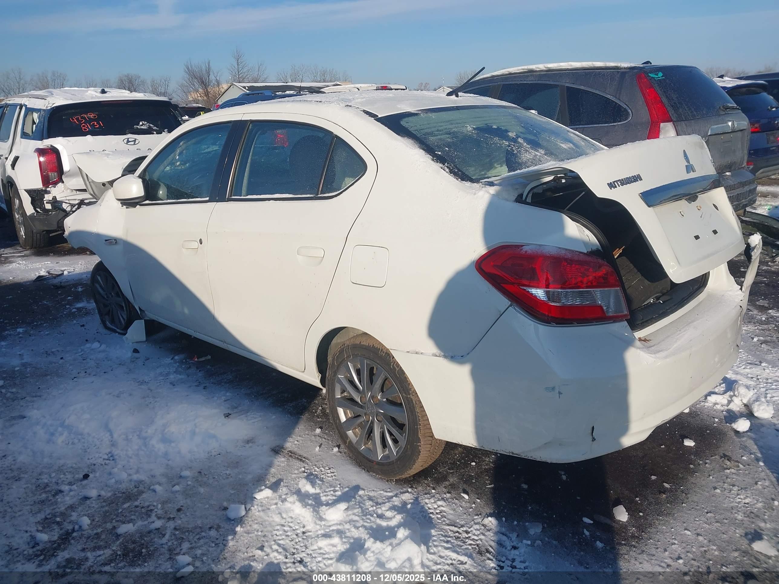 MITSUBISHI MIRAGE image 3