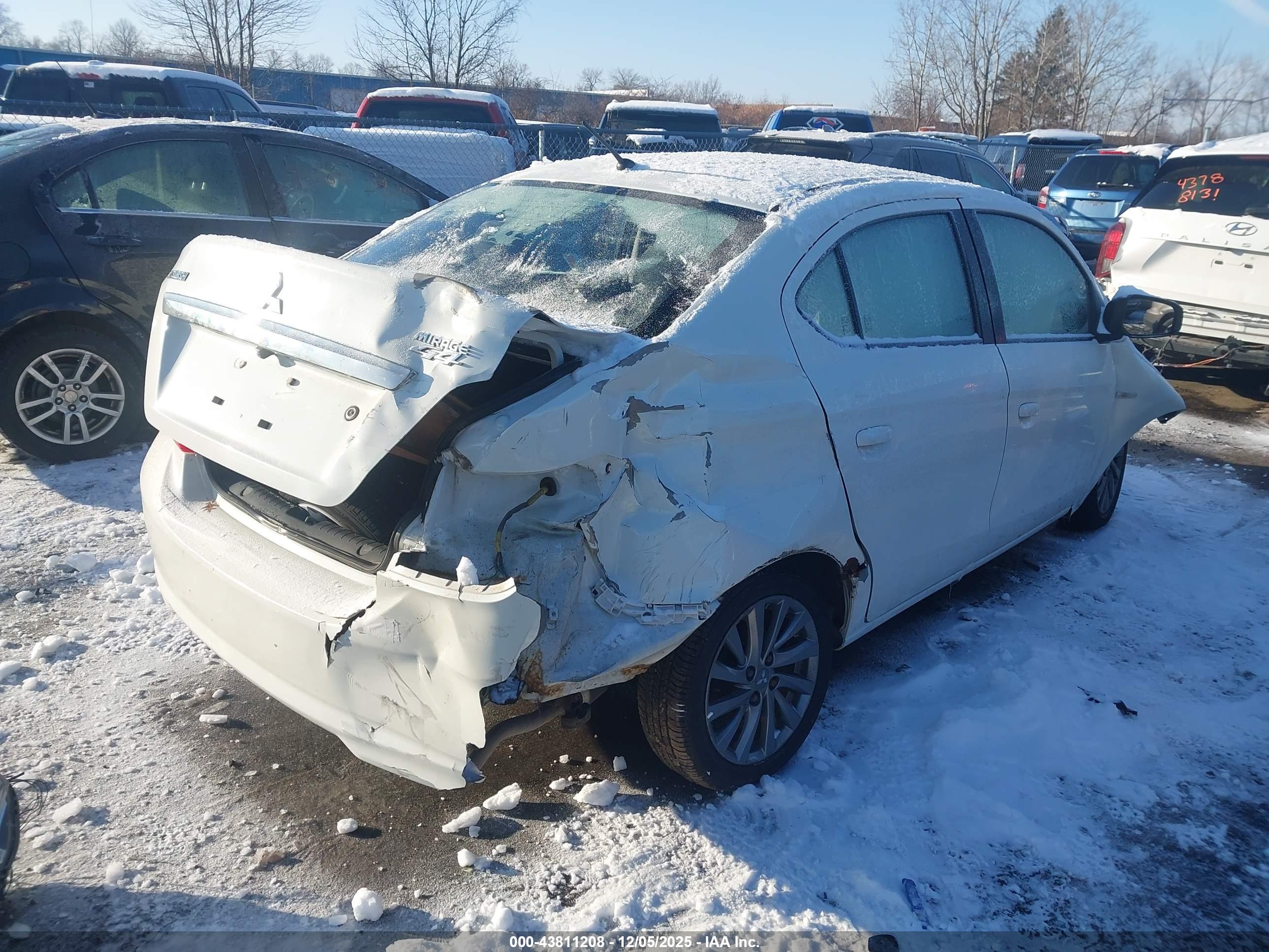 MITSUBISHI MIRAGE image 4