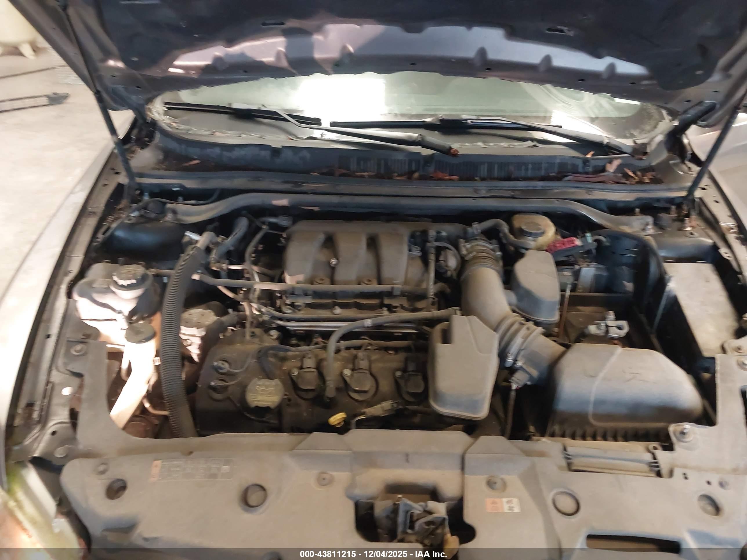 FORD TAURUS image 10