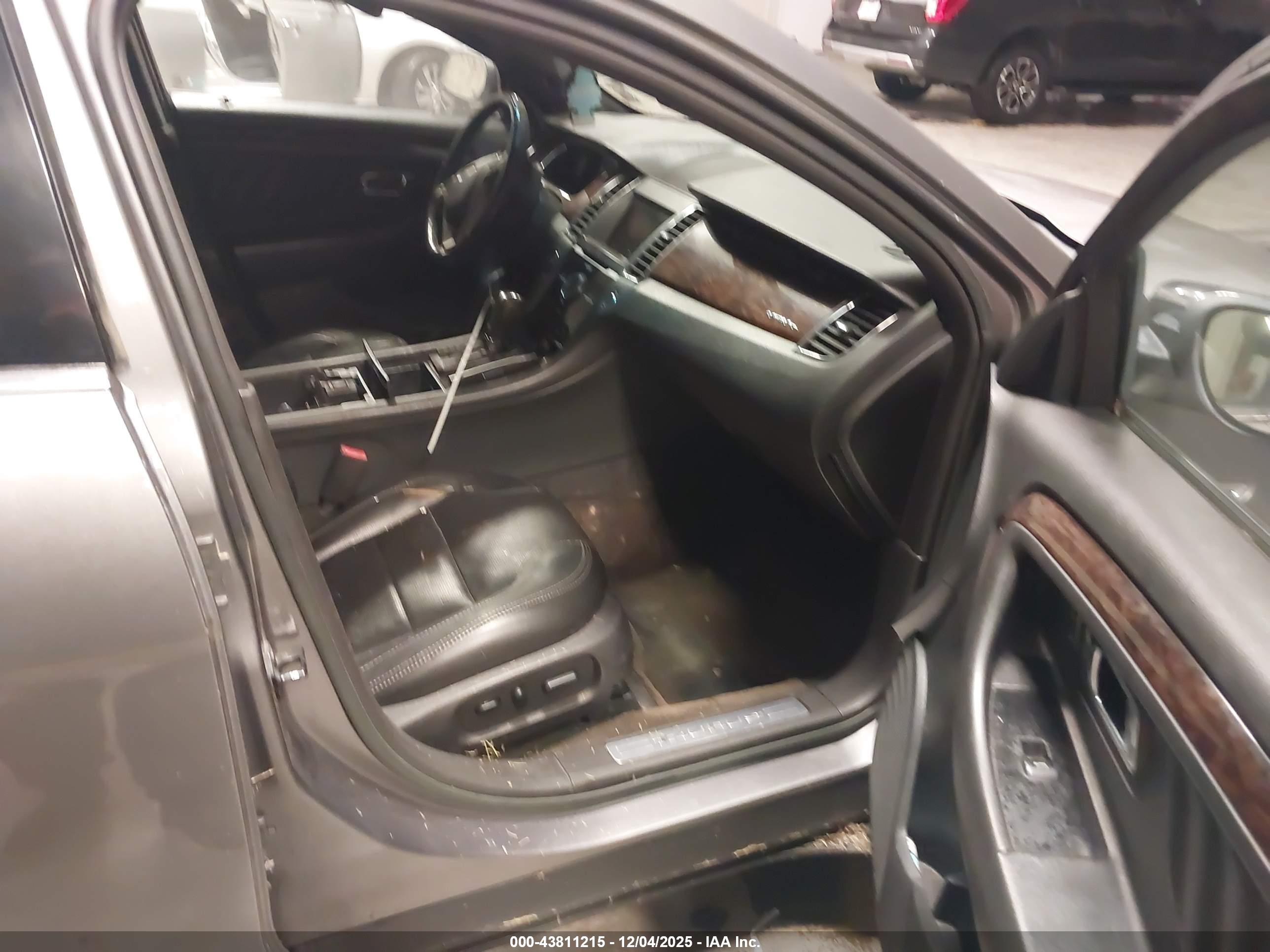 FORD TAURUS image 5