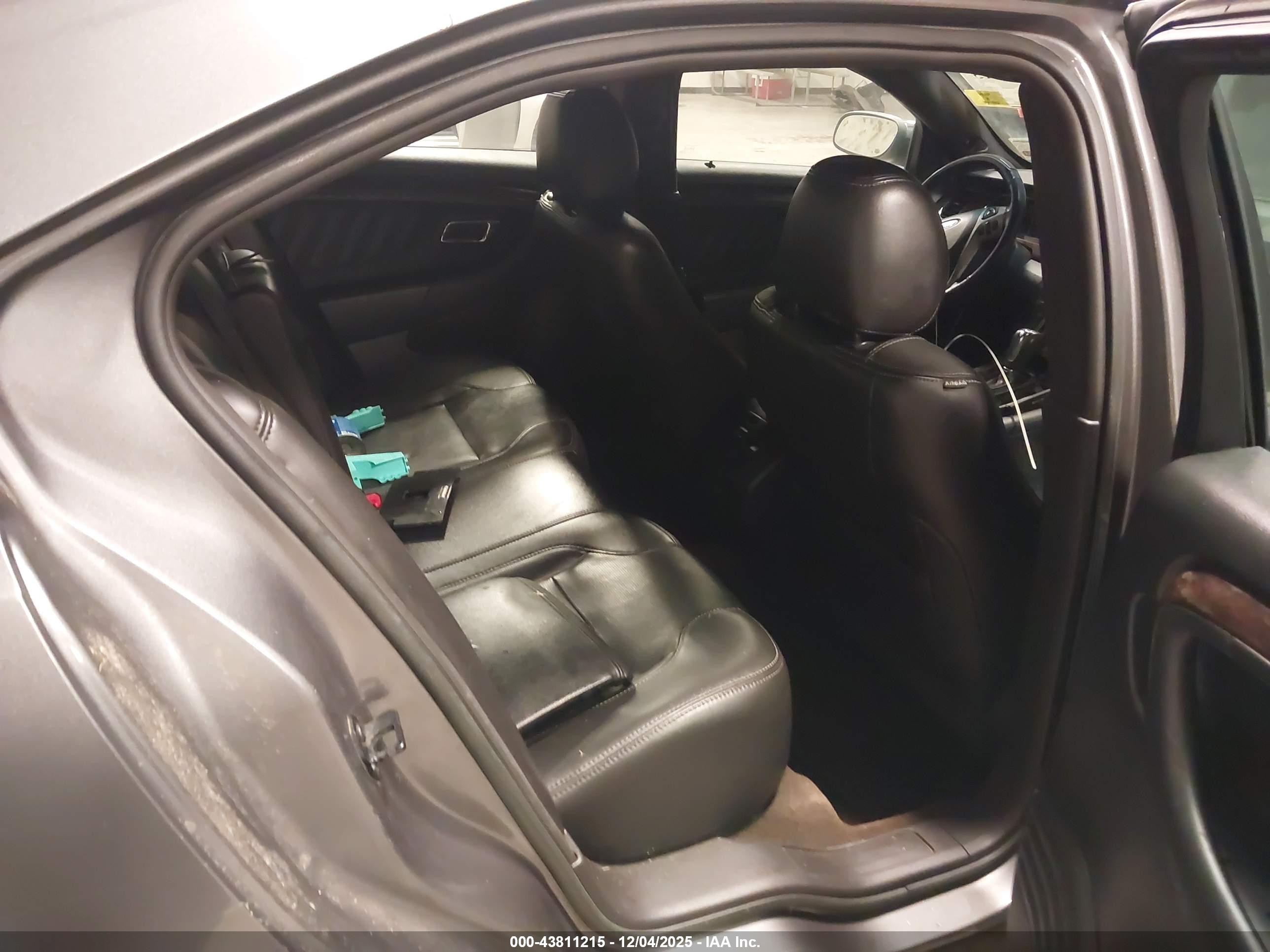 FORD TAURUS image 8