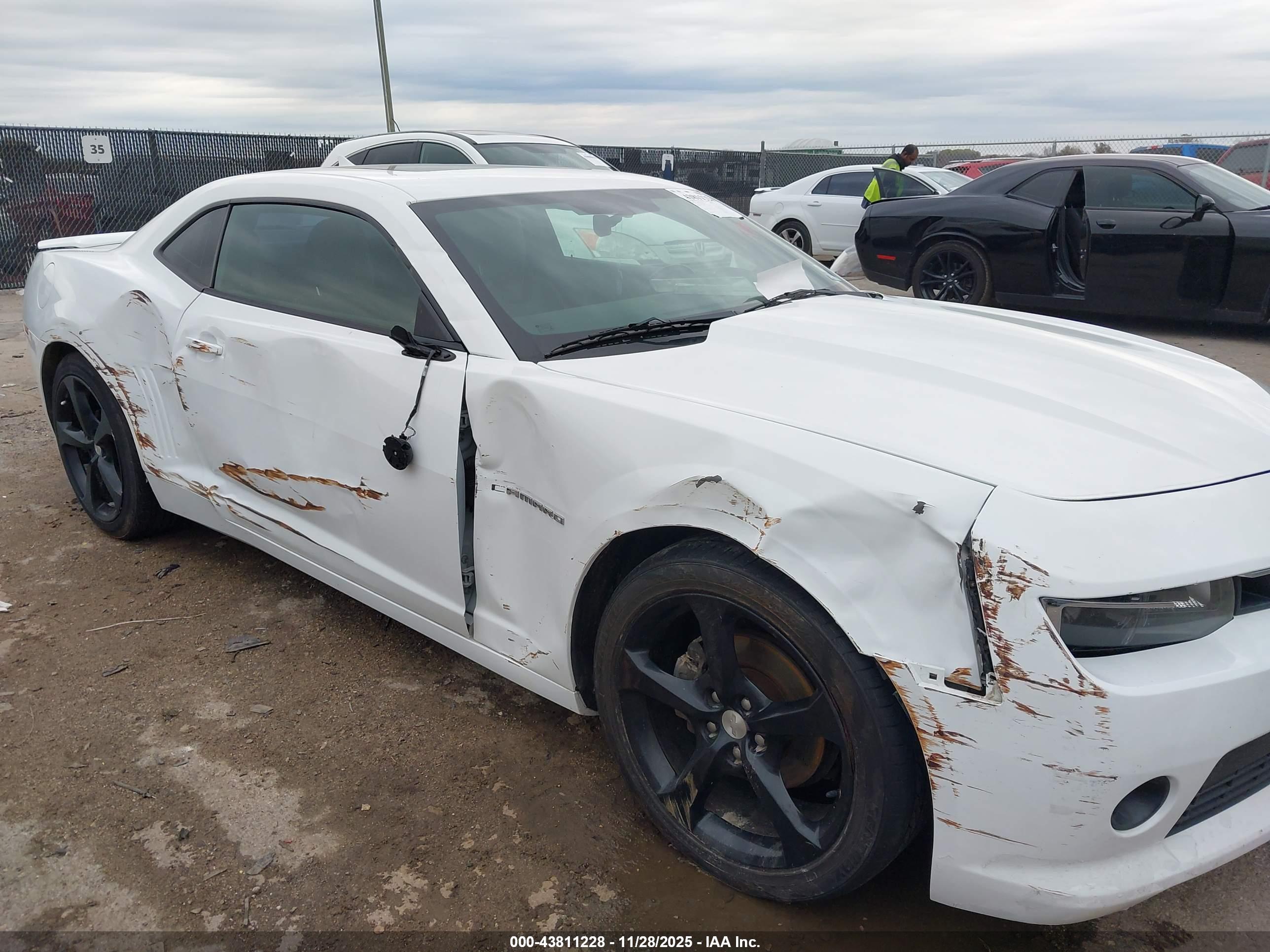 CHEVROLET CAMARO image 6