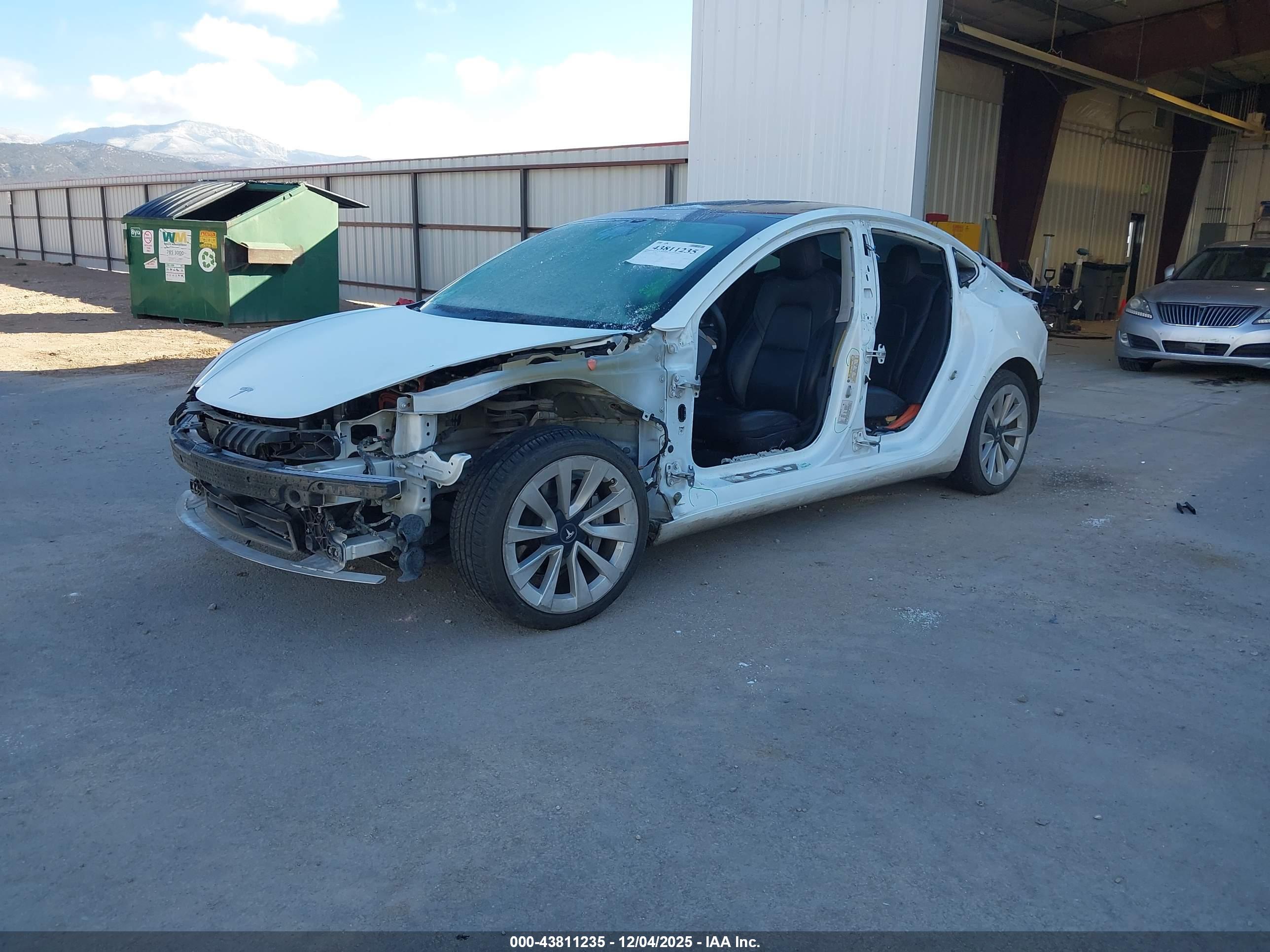 TESLA MODEL image 2