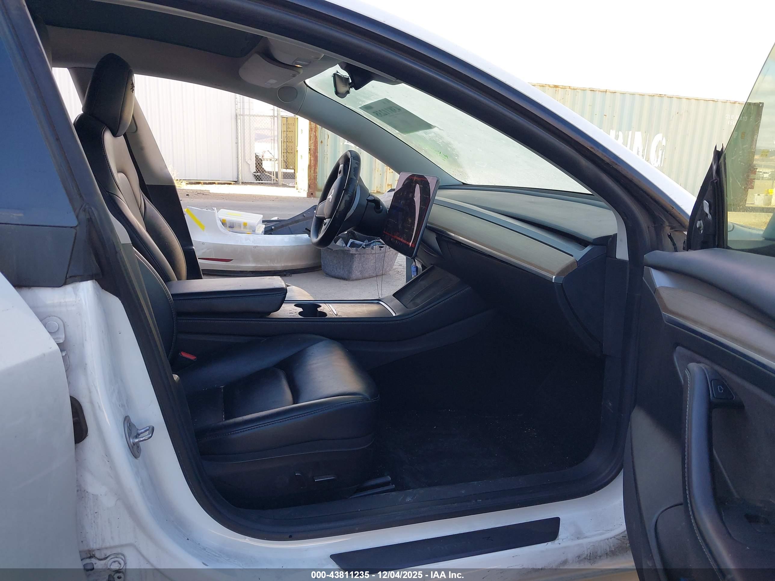 TESLA MODEL image 5