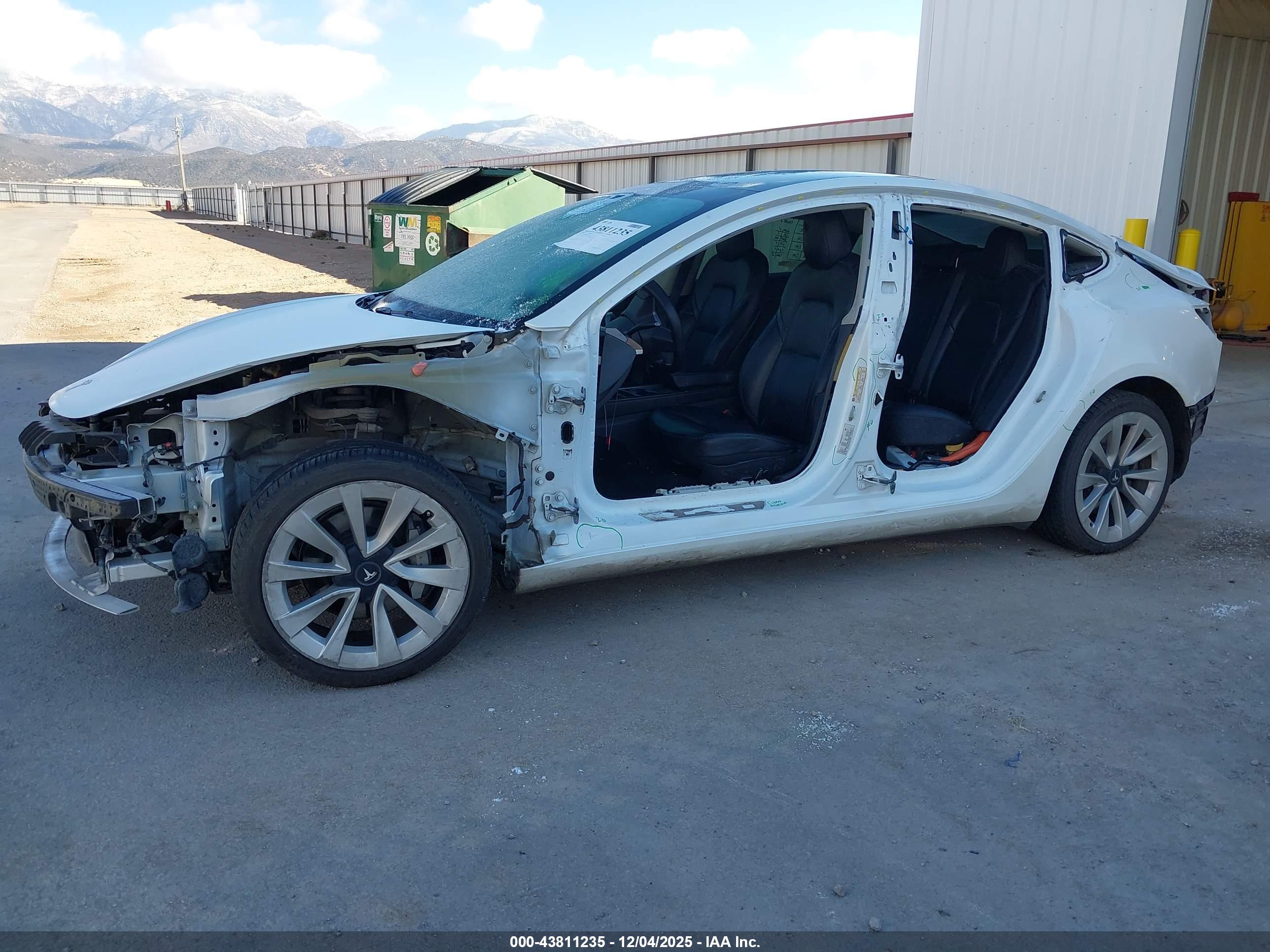 TESLA MODEL image 6