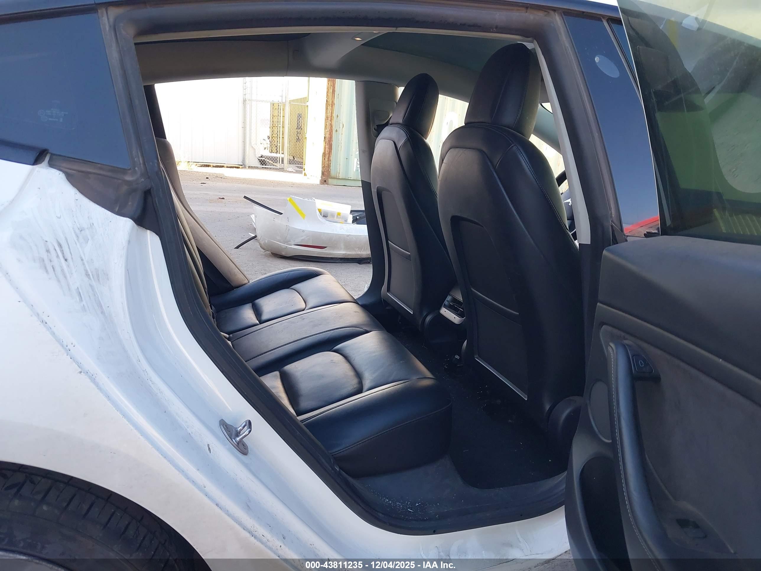 TESLA MODEL image 8