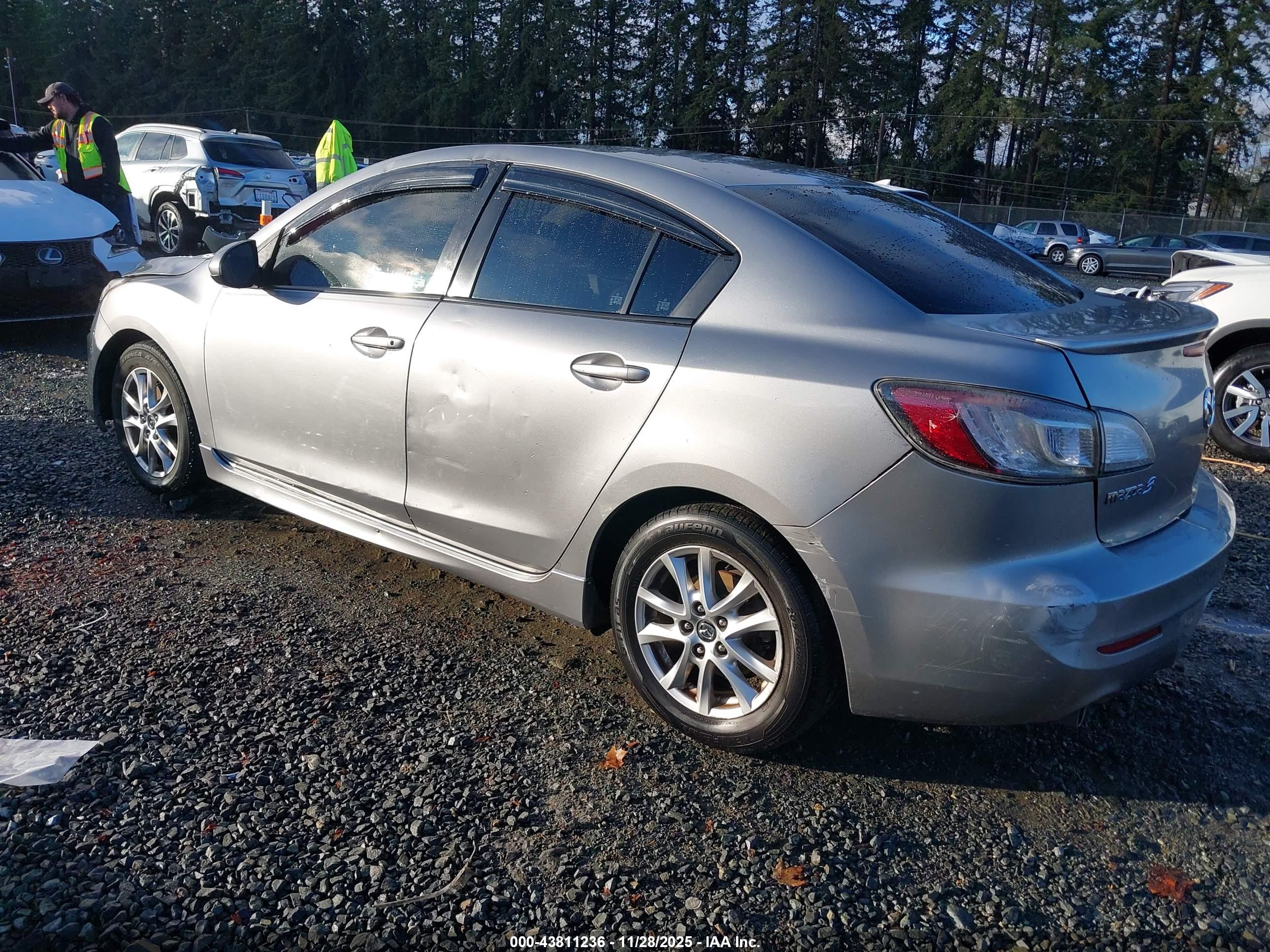 MAZDA MAZDA3 image 3
