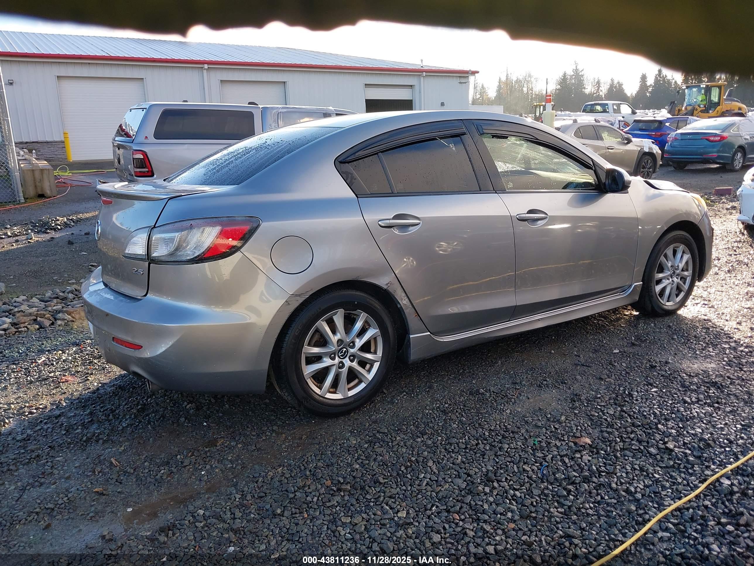 MAZDA MAZDA3 image 4