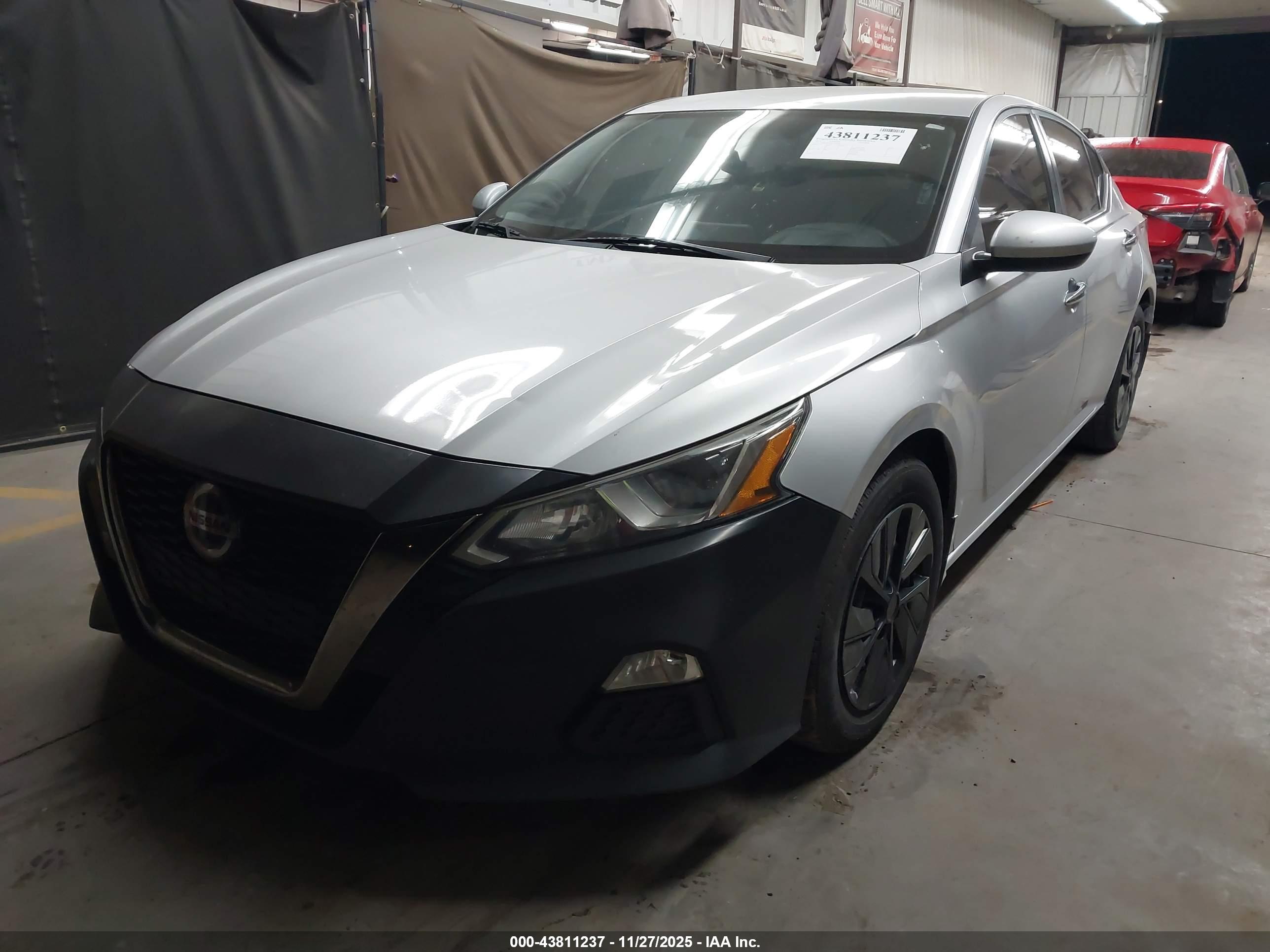 NISSAN ALTIMA image 2