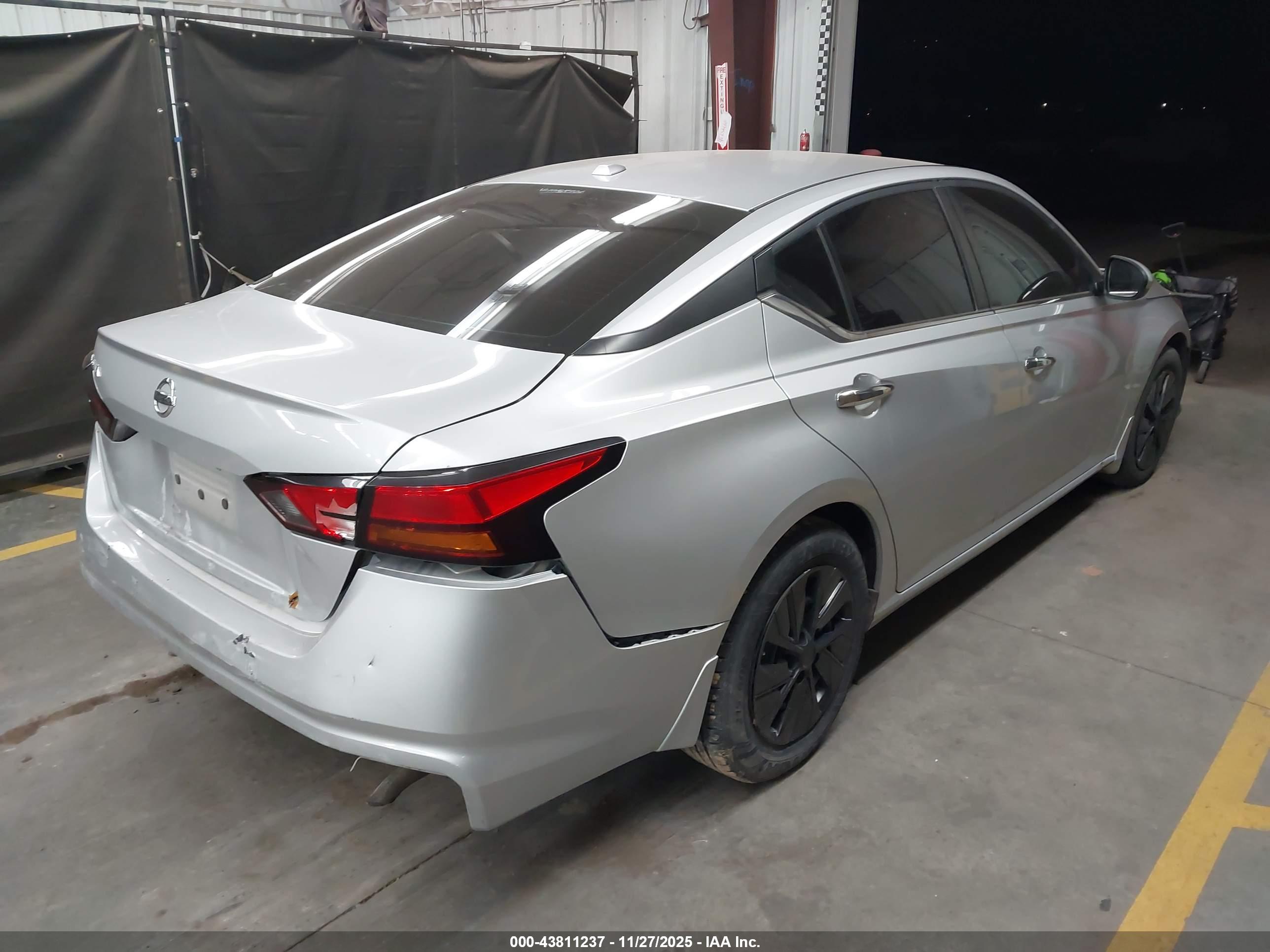 NISSAN ALTIMA image 4